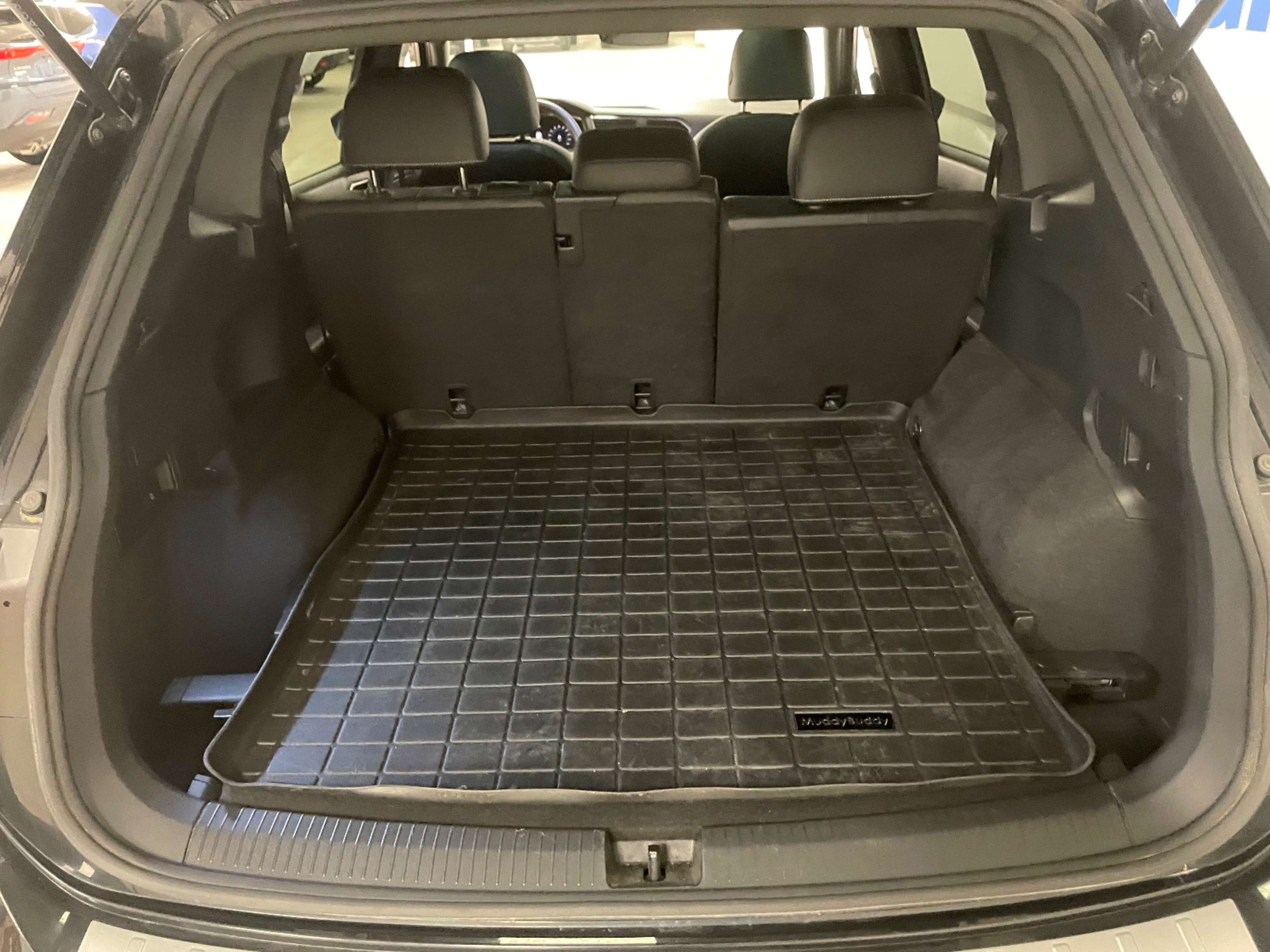 2023 Volkswagen Tiguan SE R-Line Black photo 4