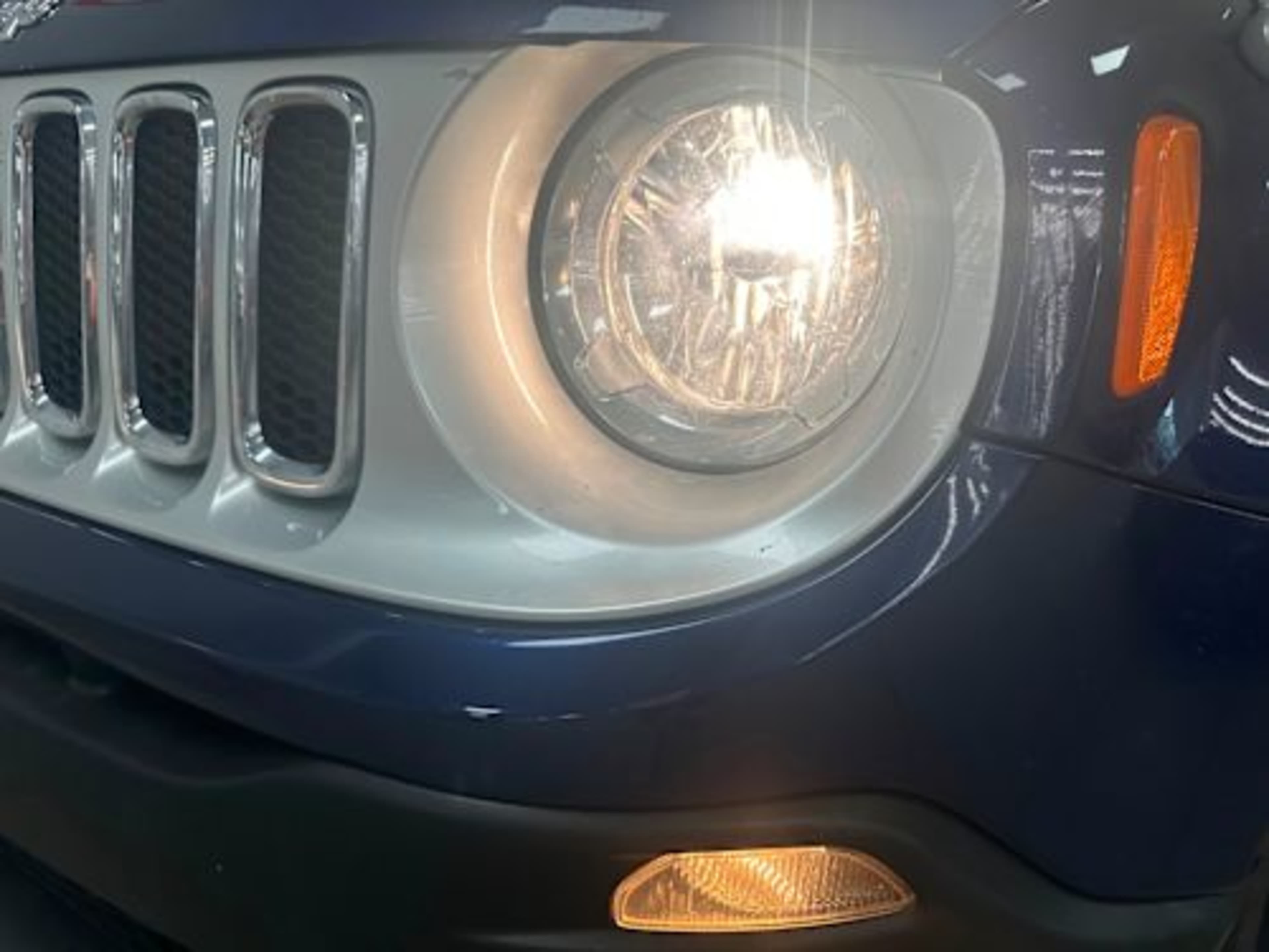 2016 Jeep Renegade Limited photo 2