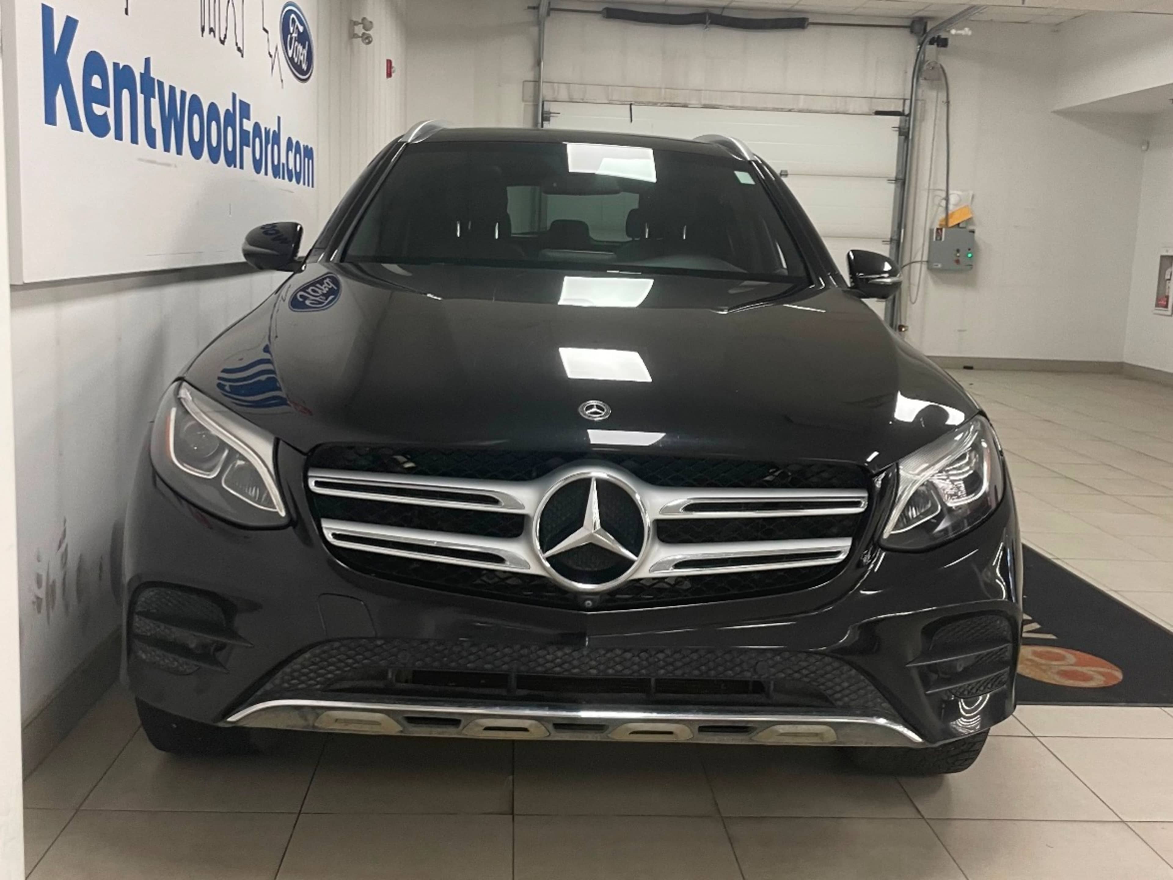 2019 Mercedes Benz GLC 300 photo 2