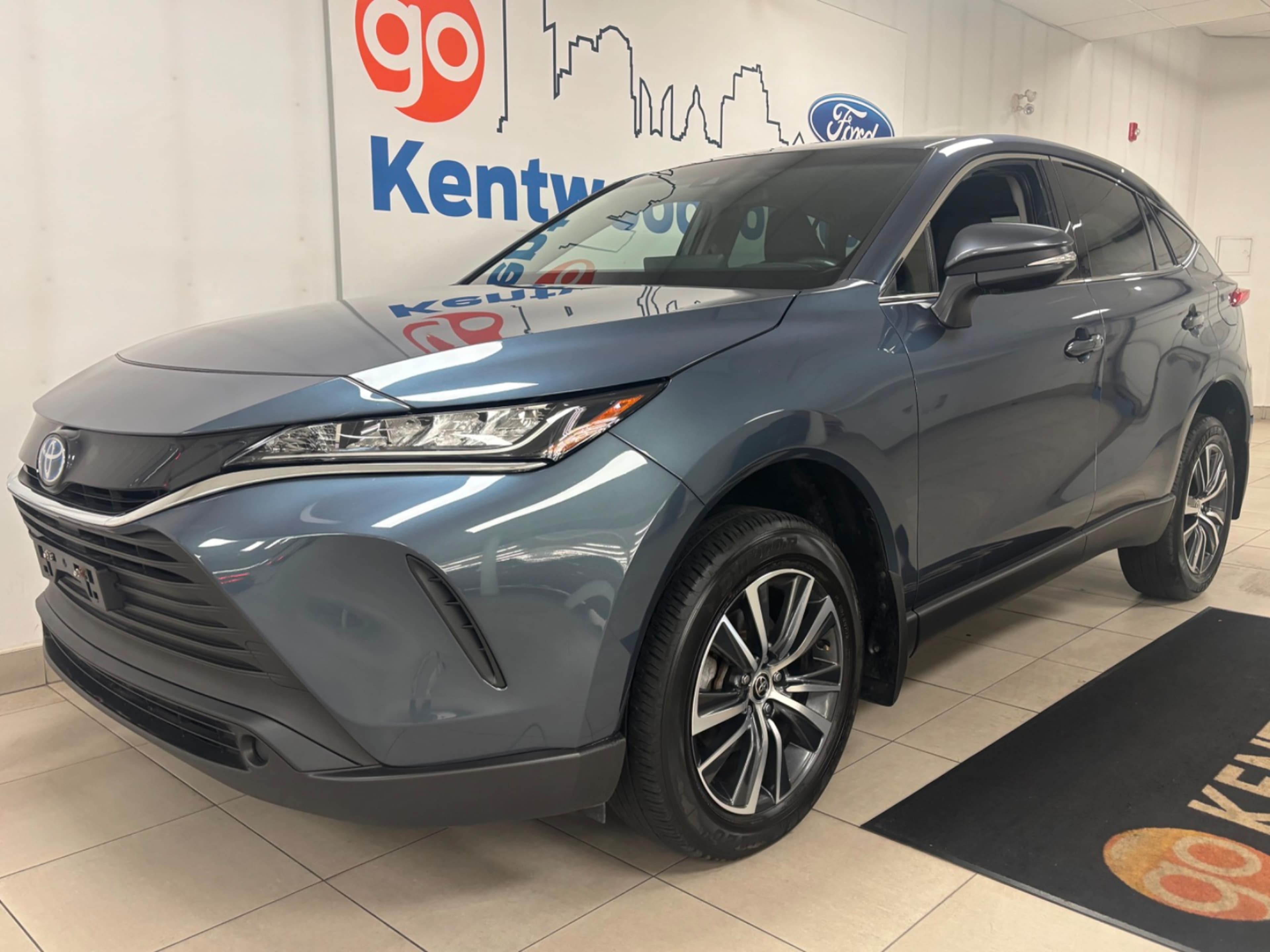 2023 Toyota Venza LE photo 4