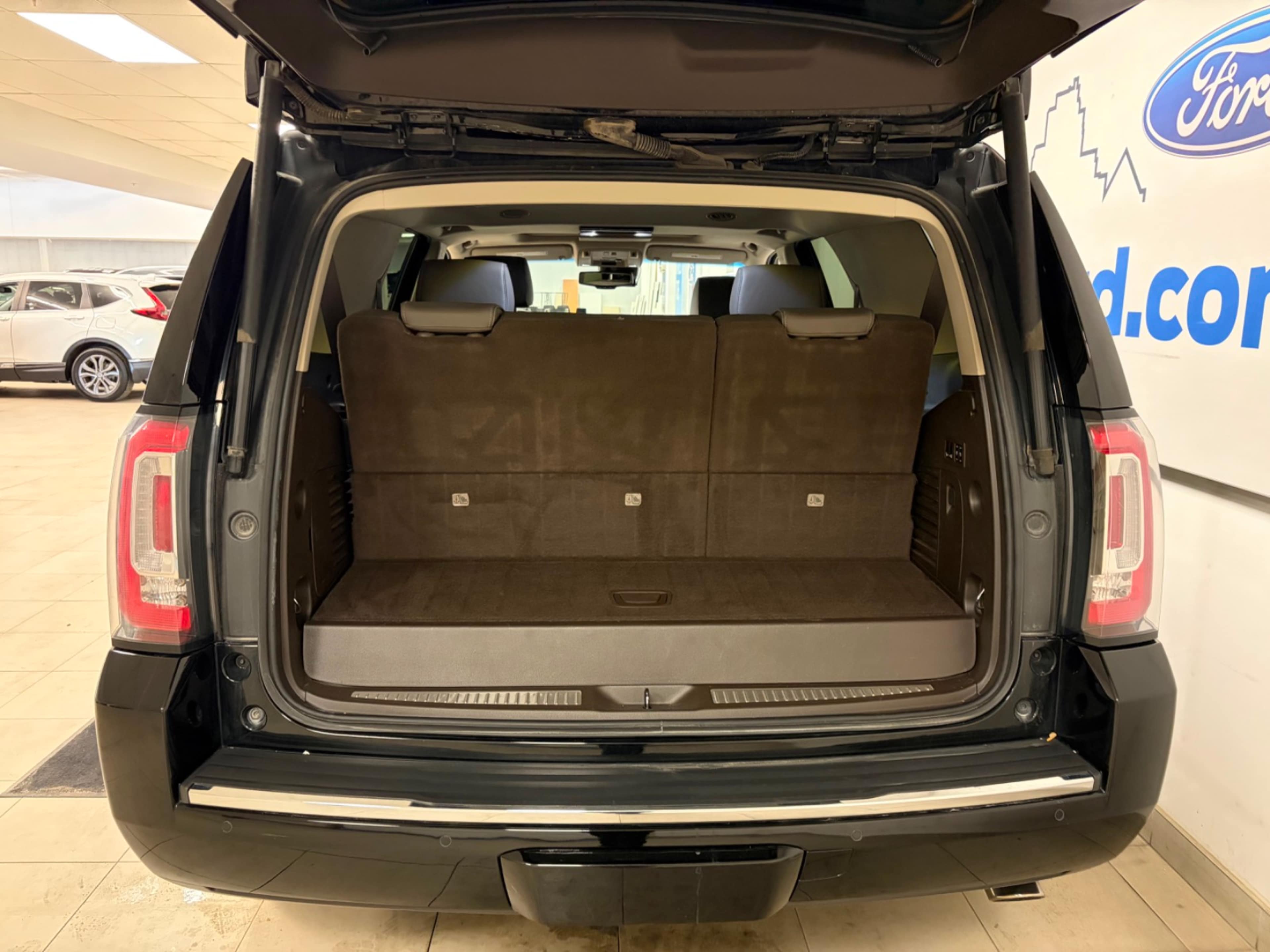 2019 Gmc Yukon Denali photo 2