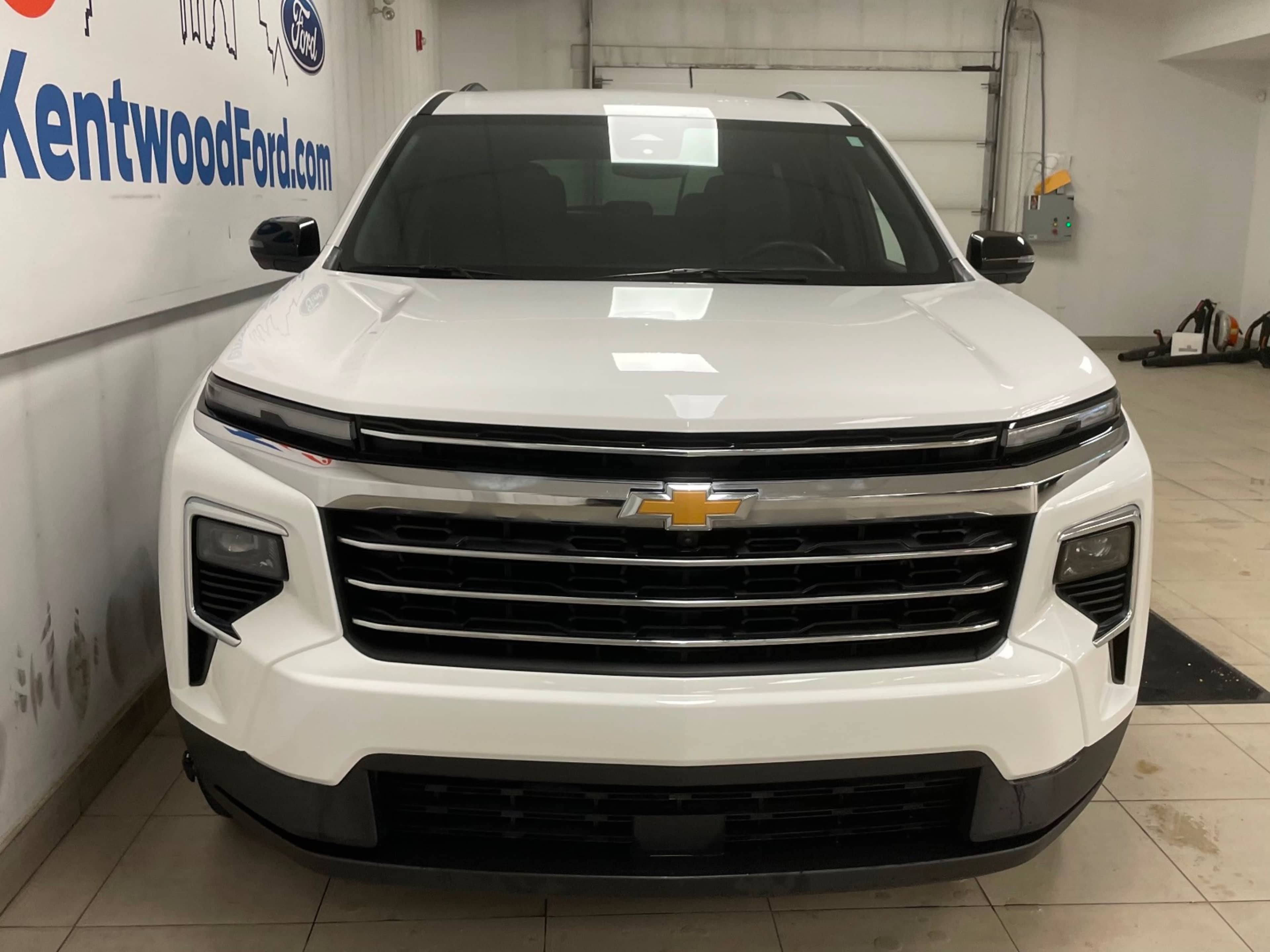 2024 Chevrolet Traverse photo 2