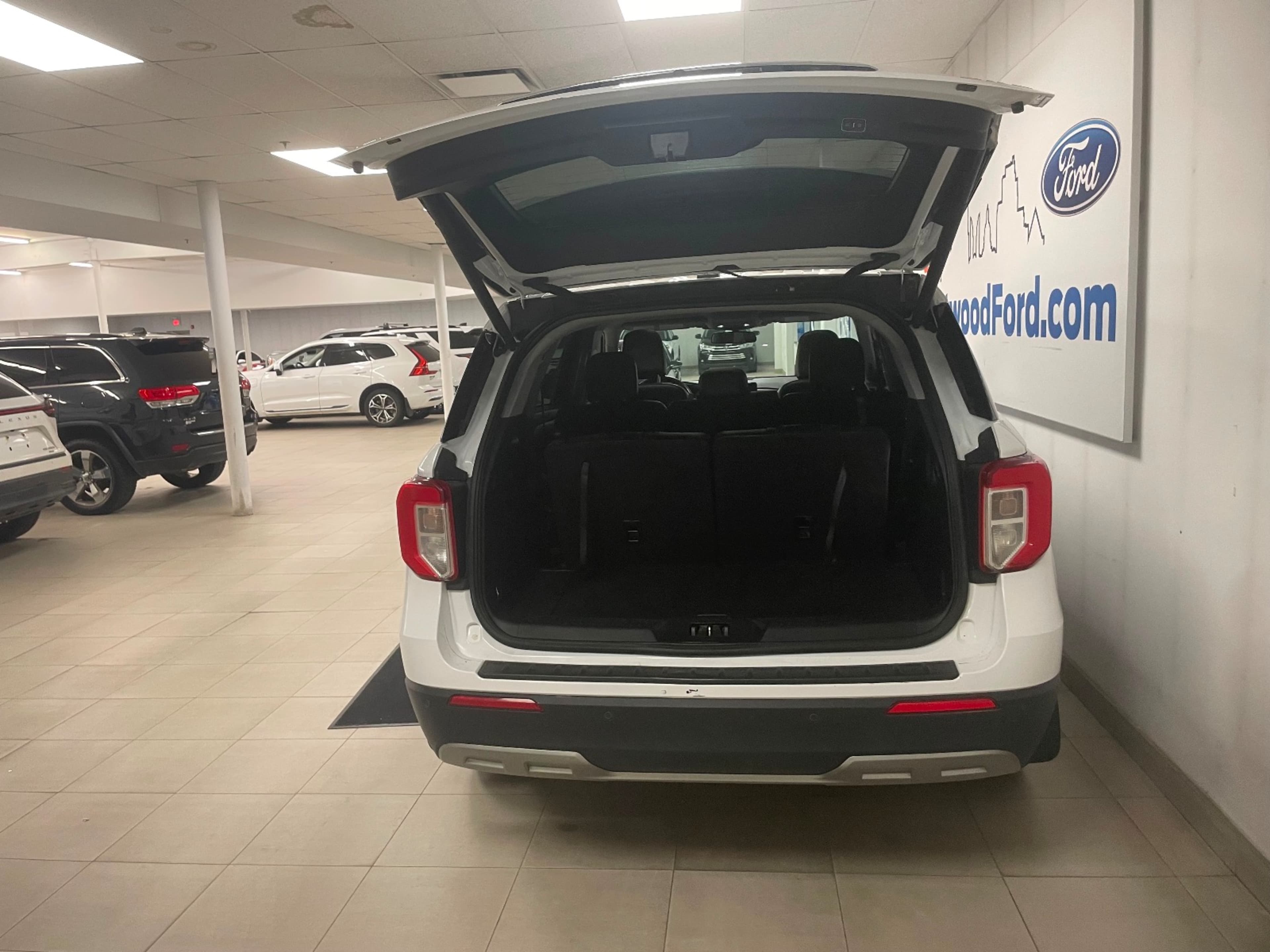 2022 Ford Explorer XLT photo 3