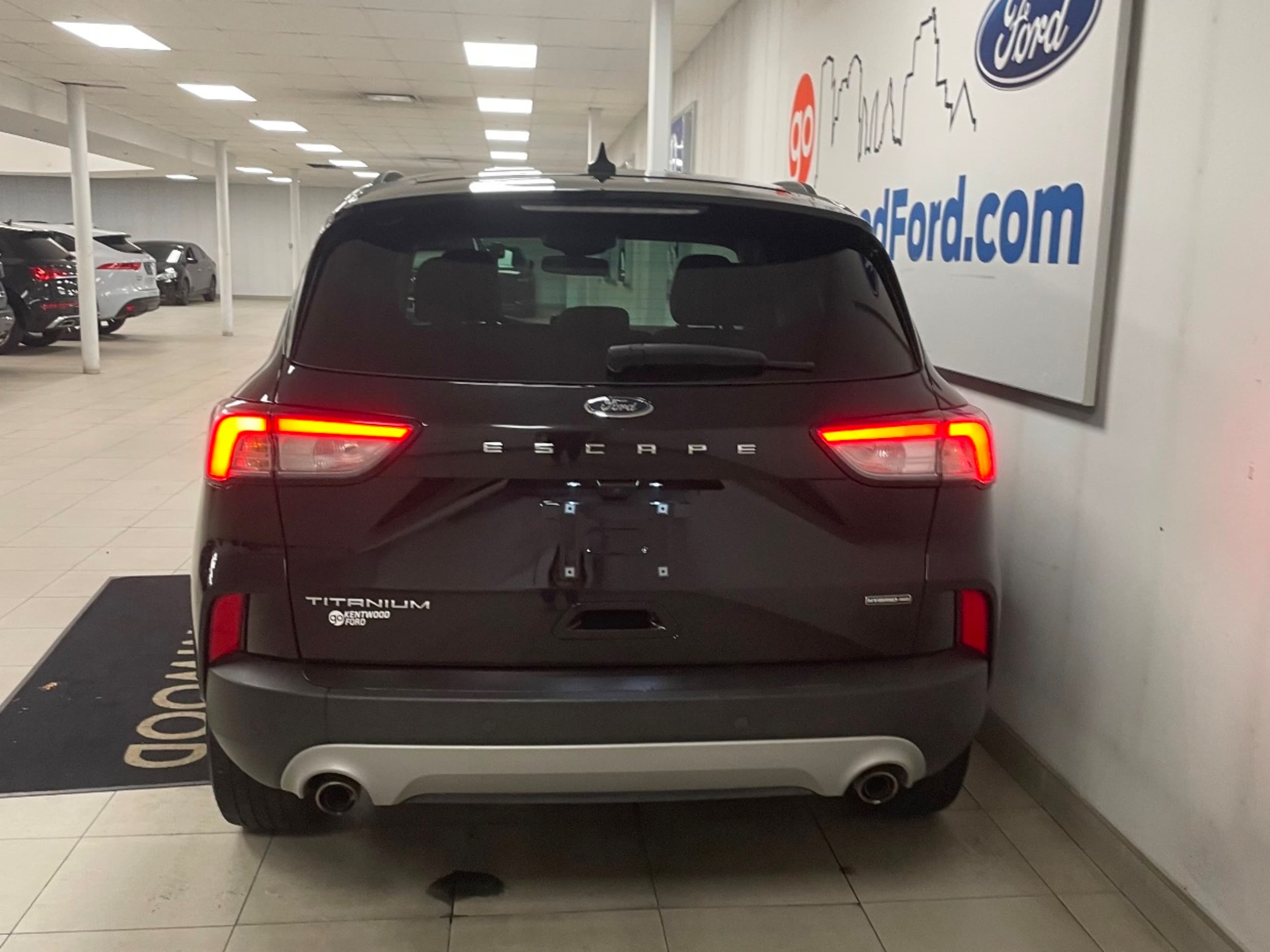 2021 Ford Escape Titanium Hybrid photo 3