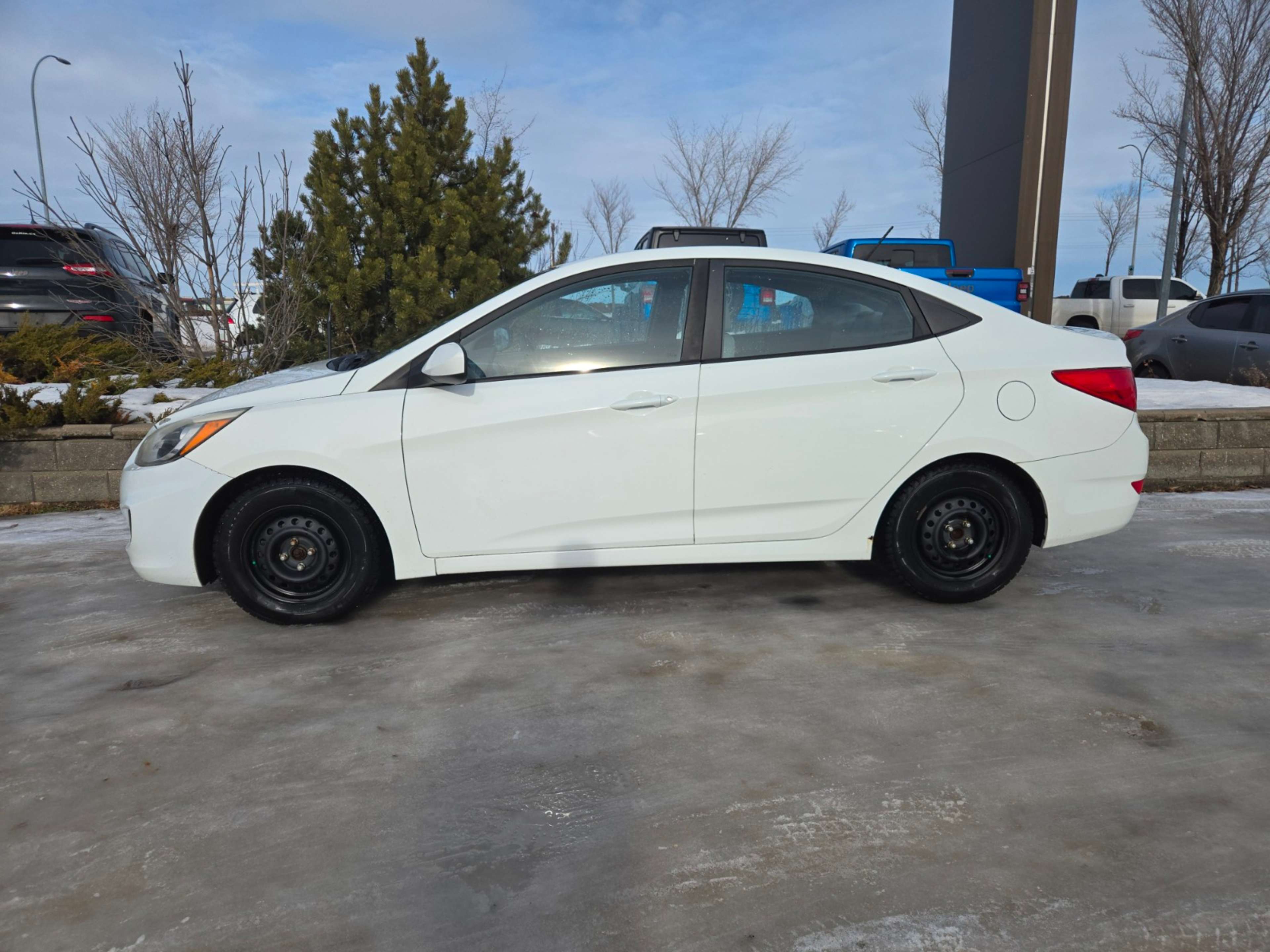 2017 Hyundai Accent GL photo 2