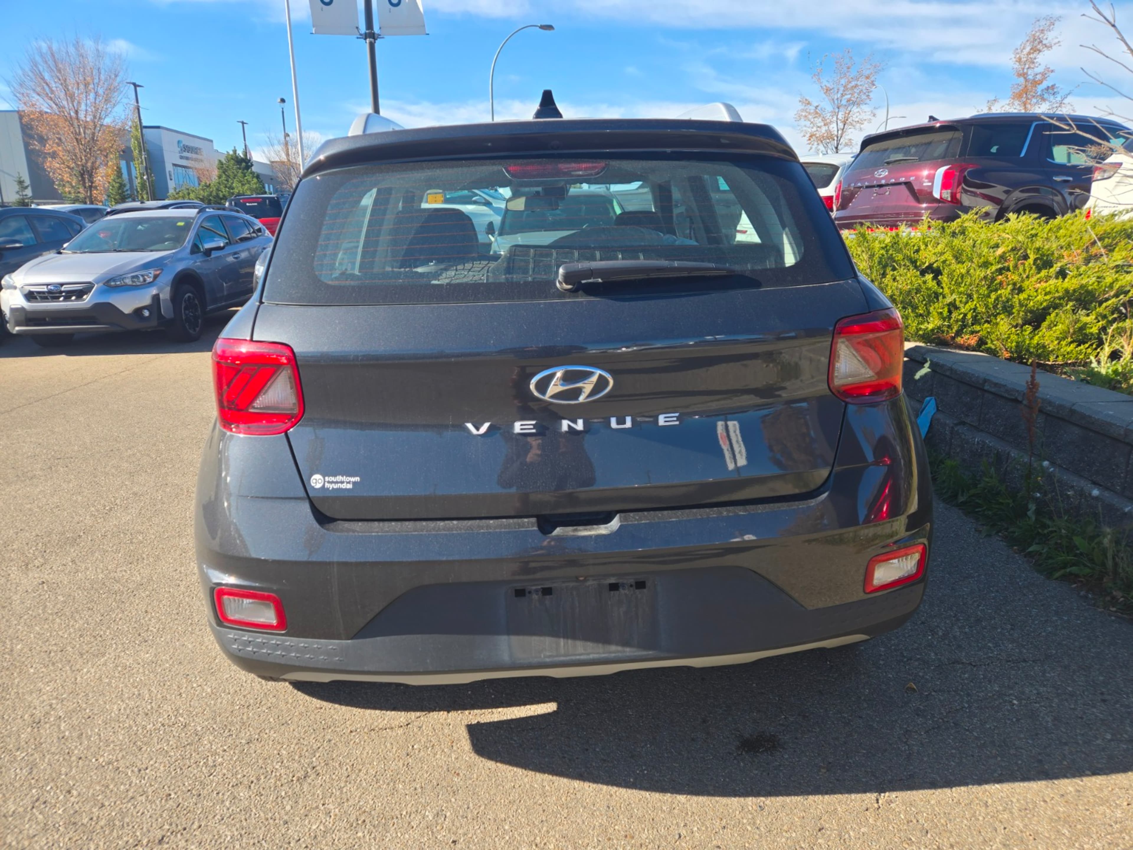 2022 Hyundai Venue SEL Limited photo 2