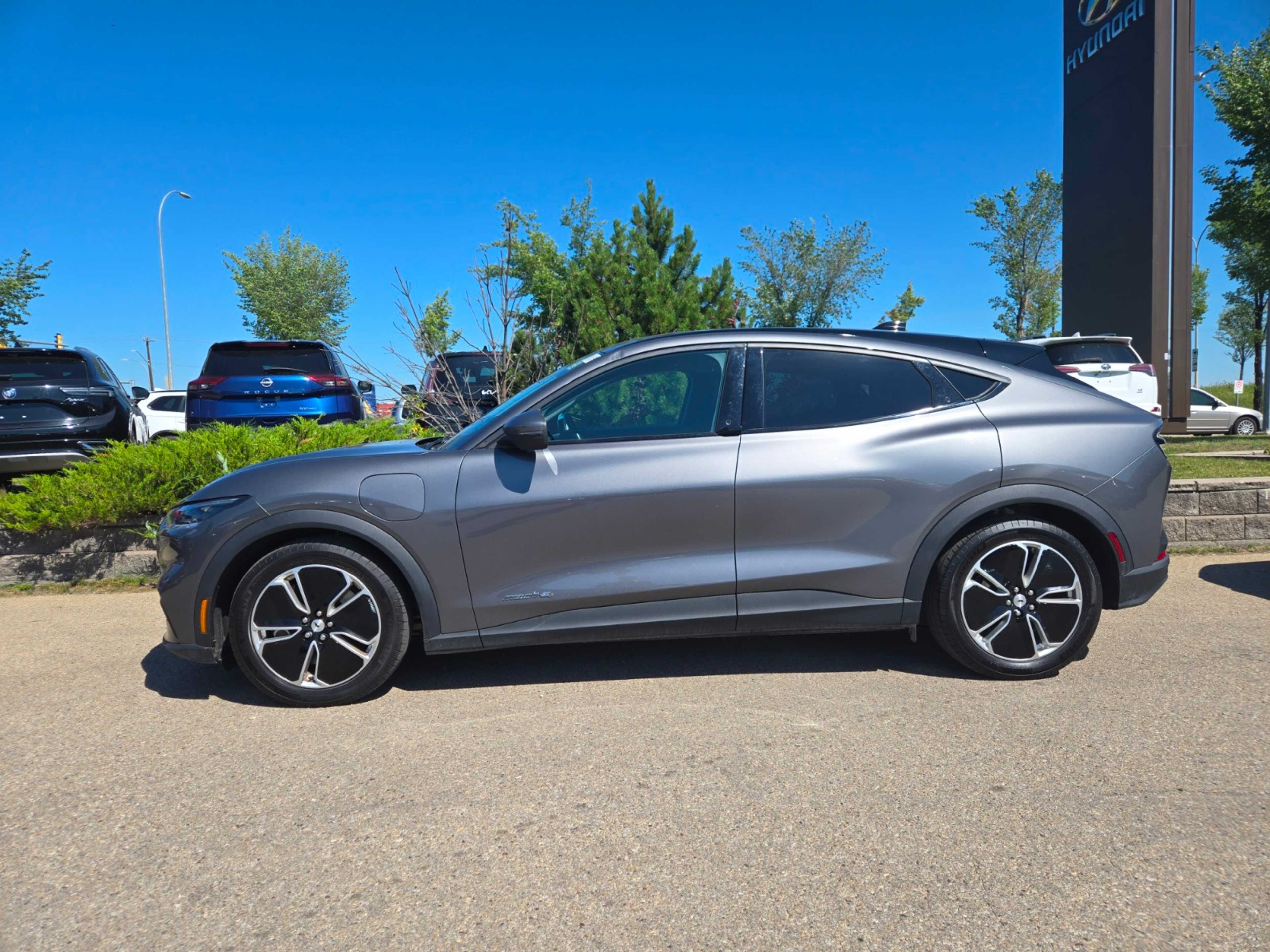 2021 Ford Mustang Mach-E Select photo 2
