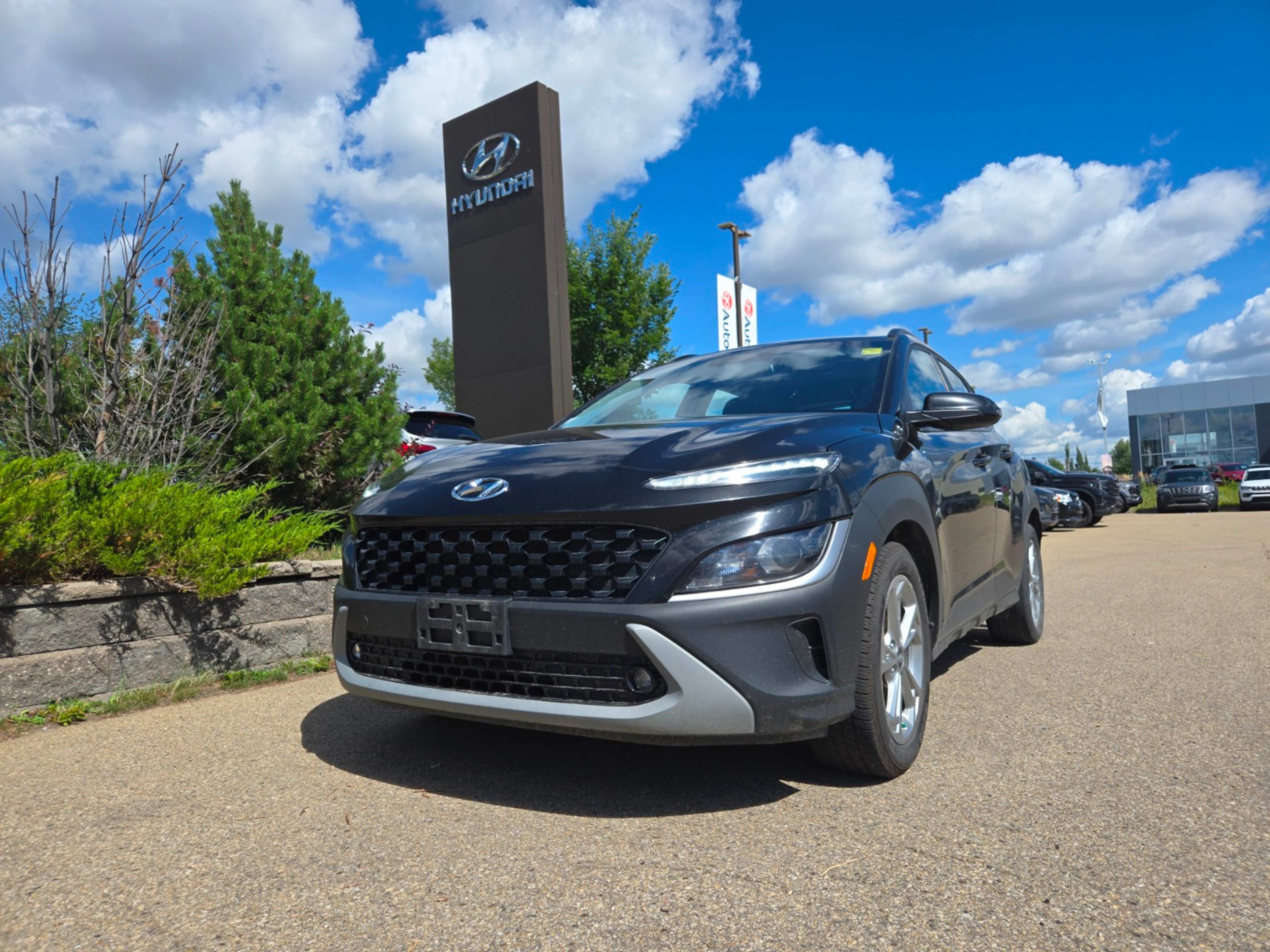 2022 Hyundai Kona SEL SE photo 2