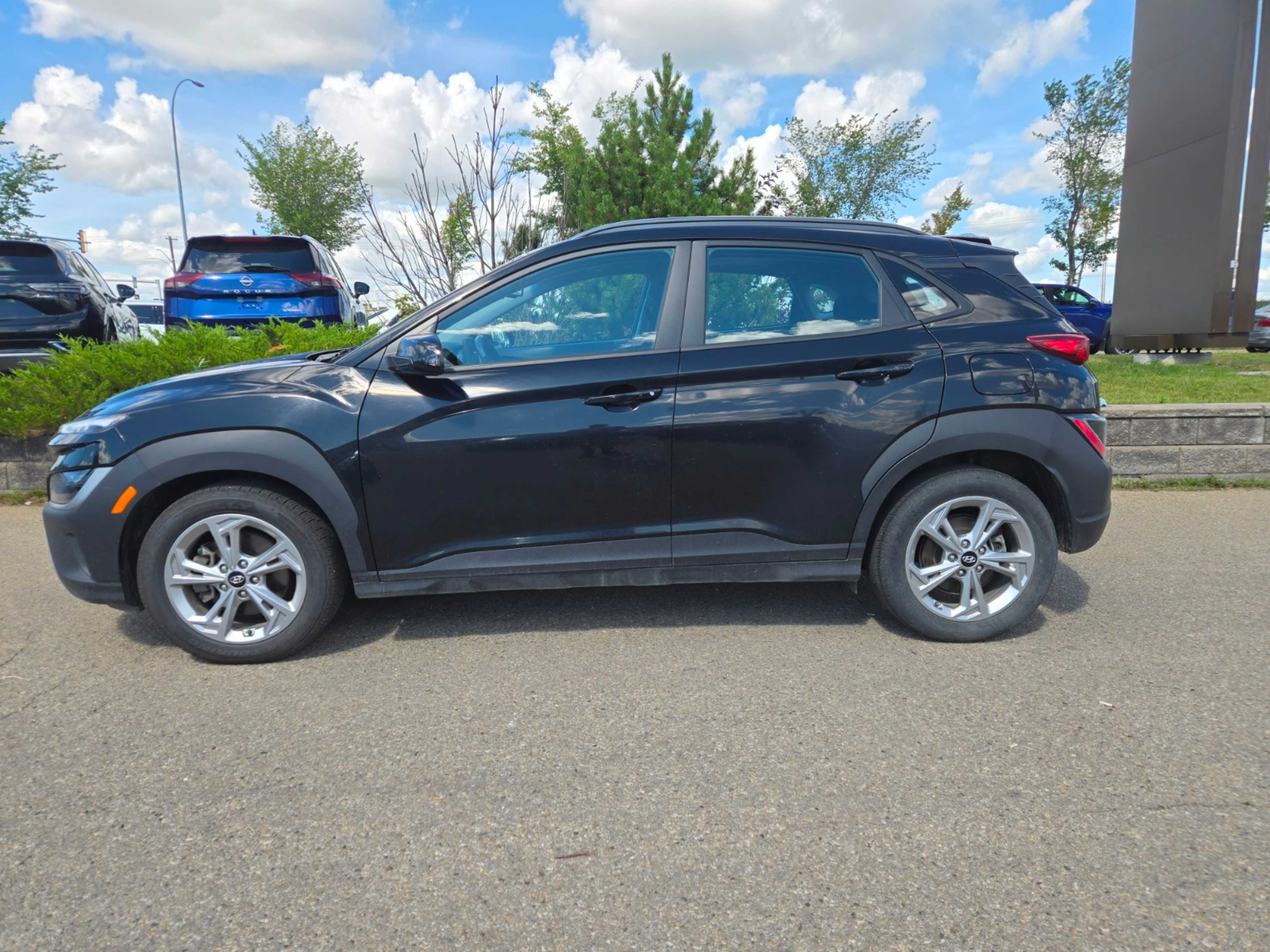 2022 Hyundai Kona SEL SE photo 3