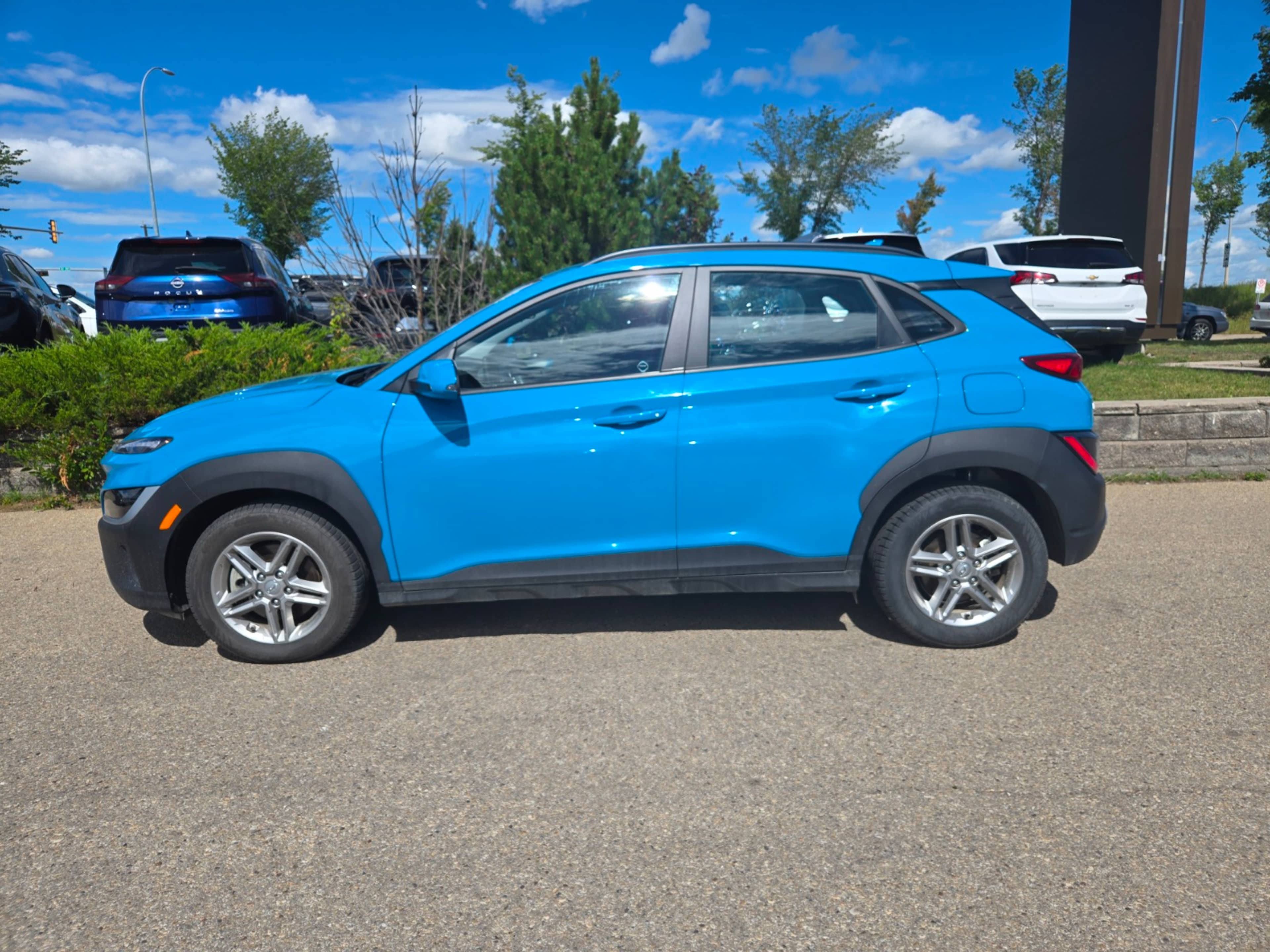 2022 Hyundai Kona SE photo 2