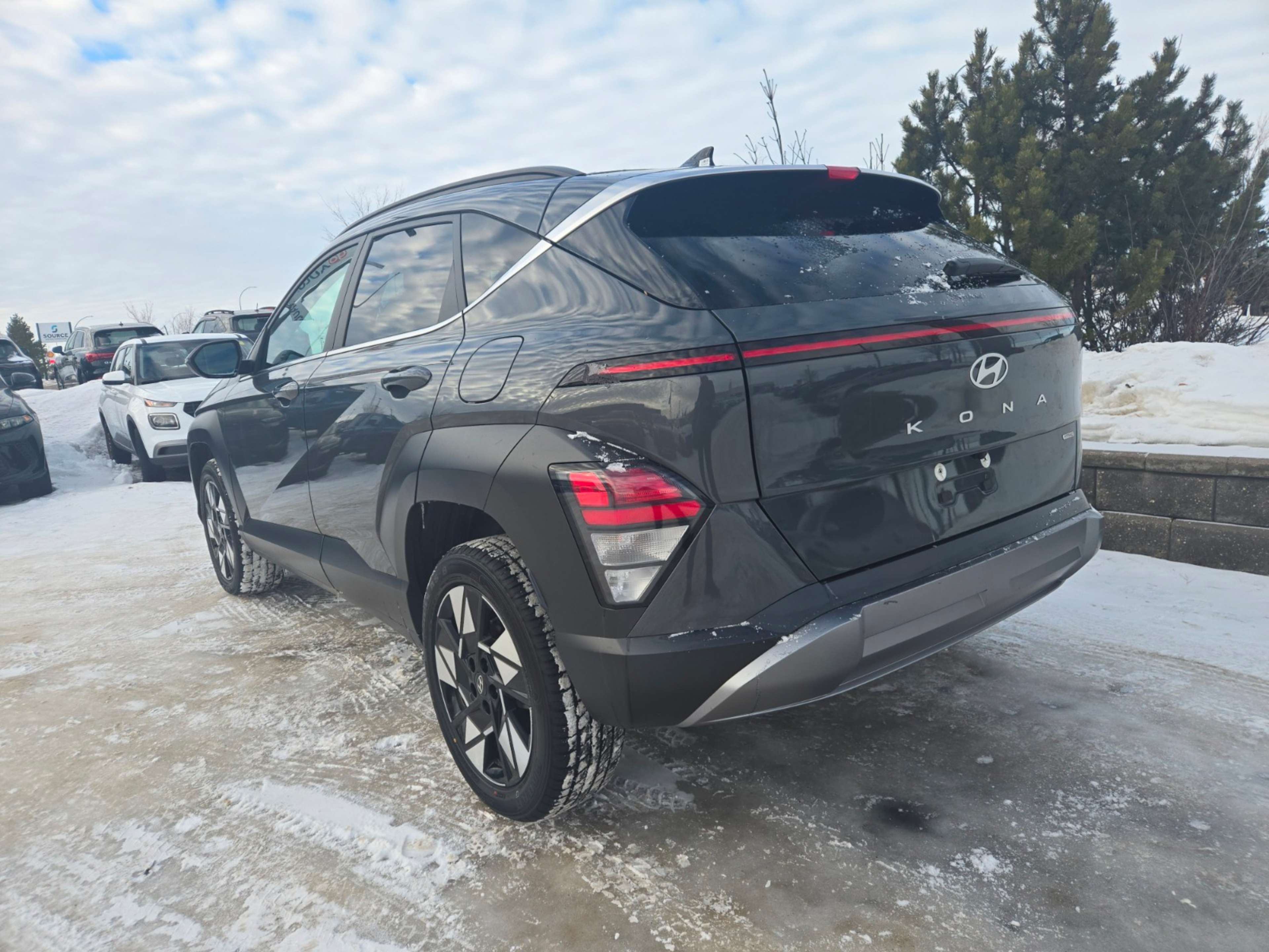 2025 Hyundai Kona SEL photo 4