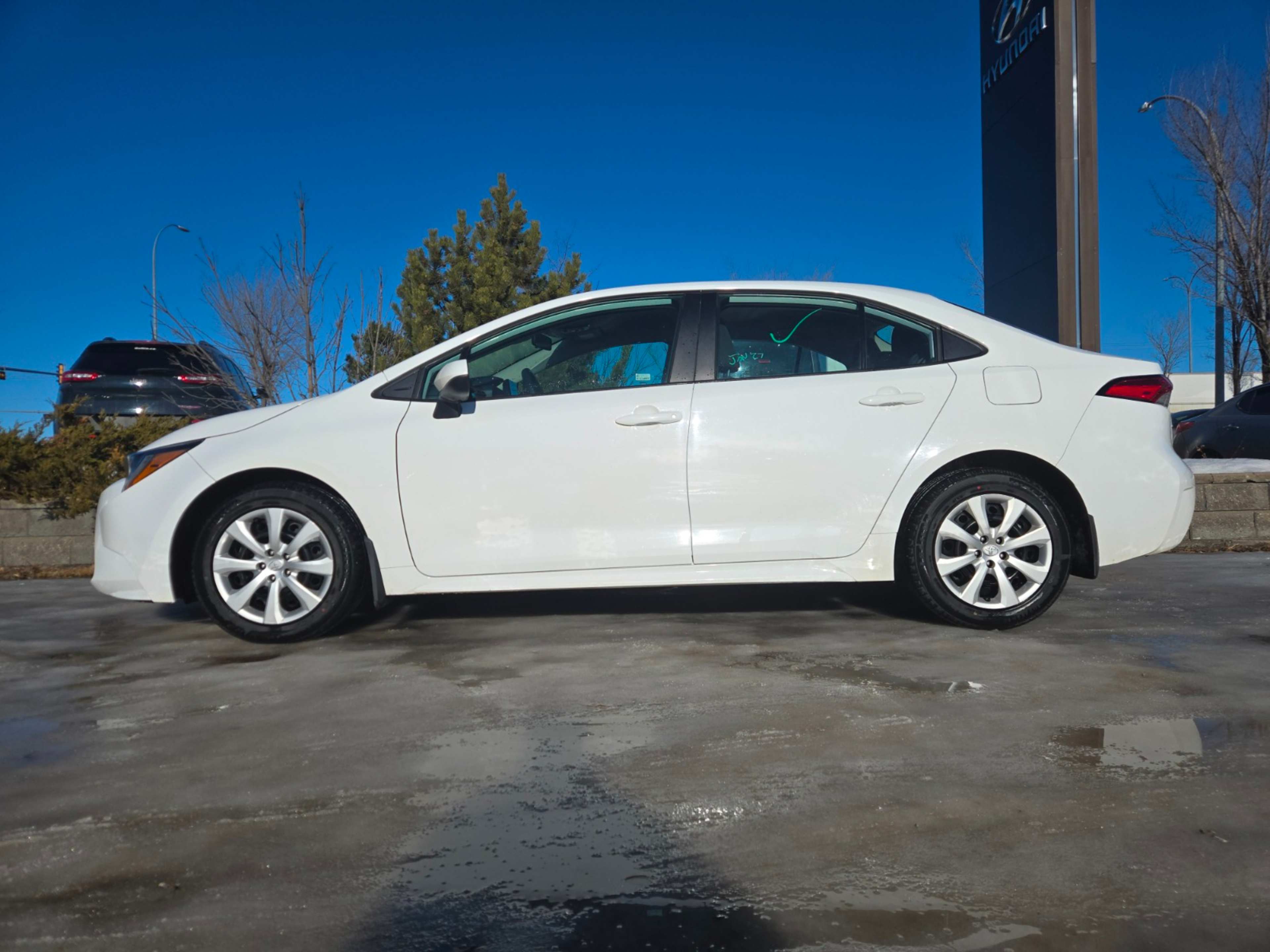 2024 Toyota Corolla LE photo 3