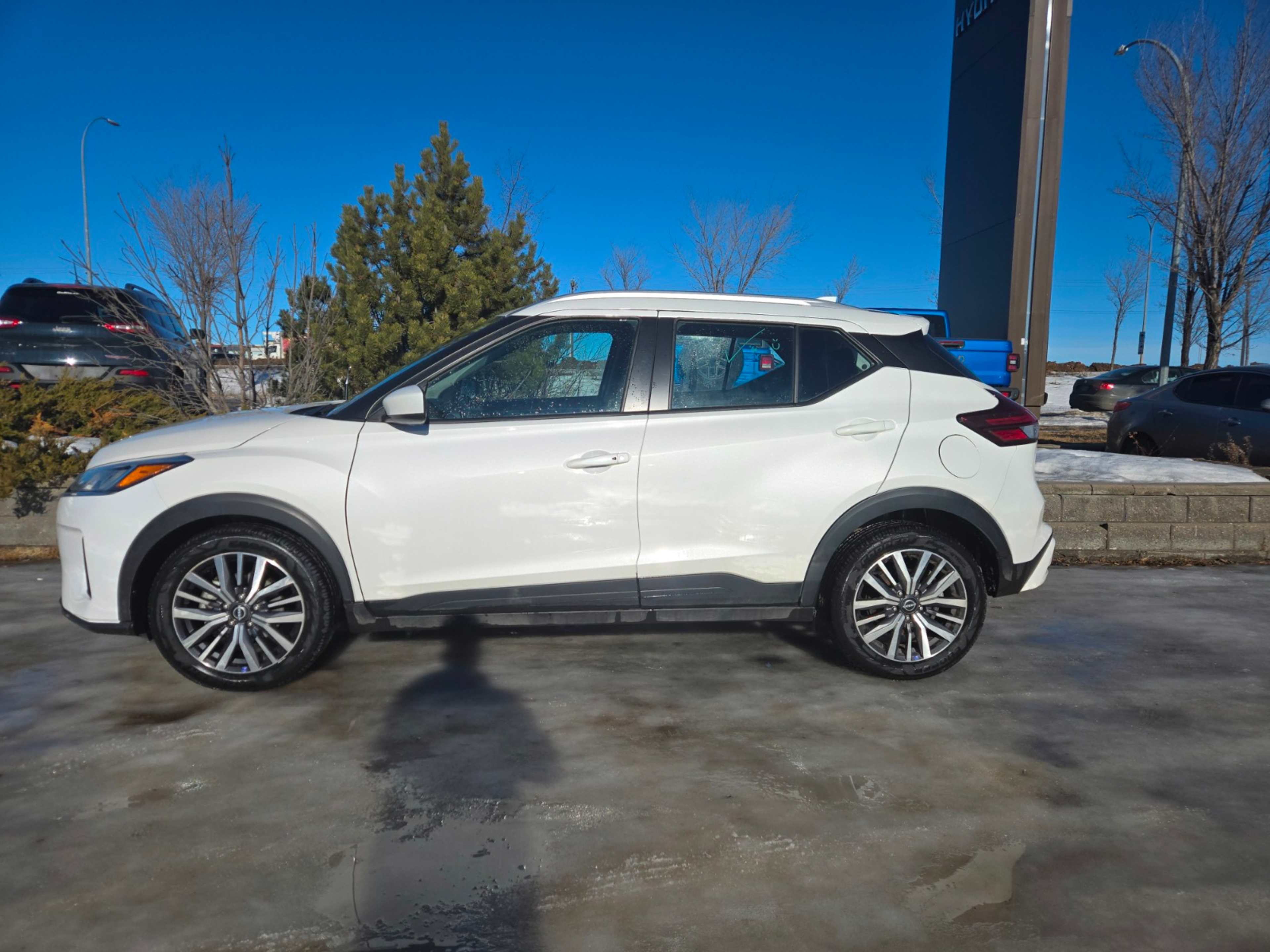 2024 Nissan Kicks SV photo 2