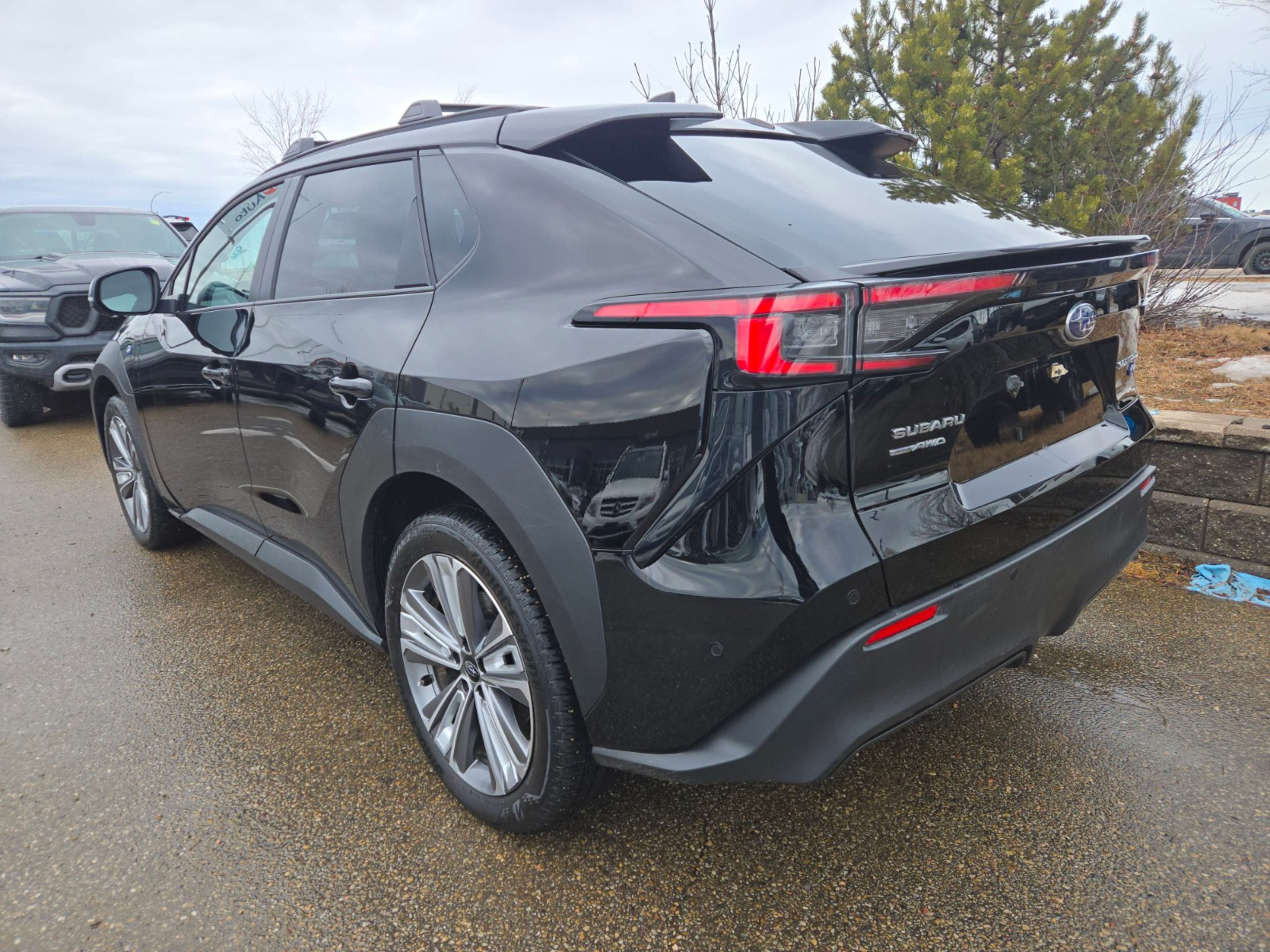 2023 Subaru Solterra Limited photo 4