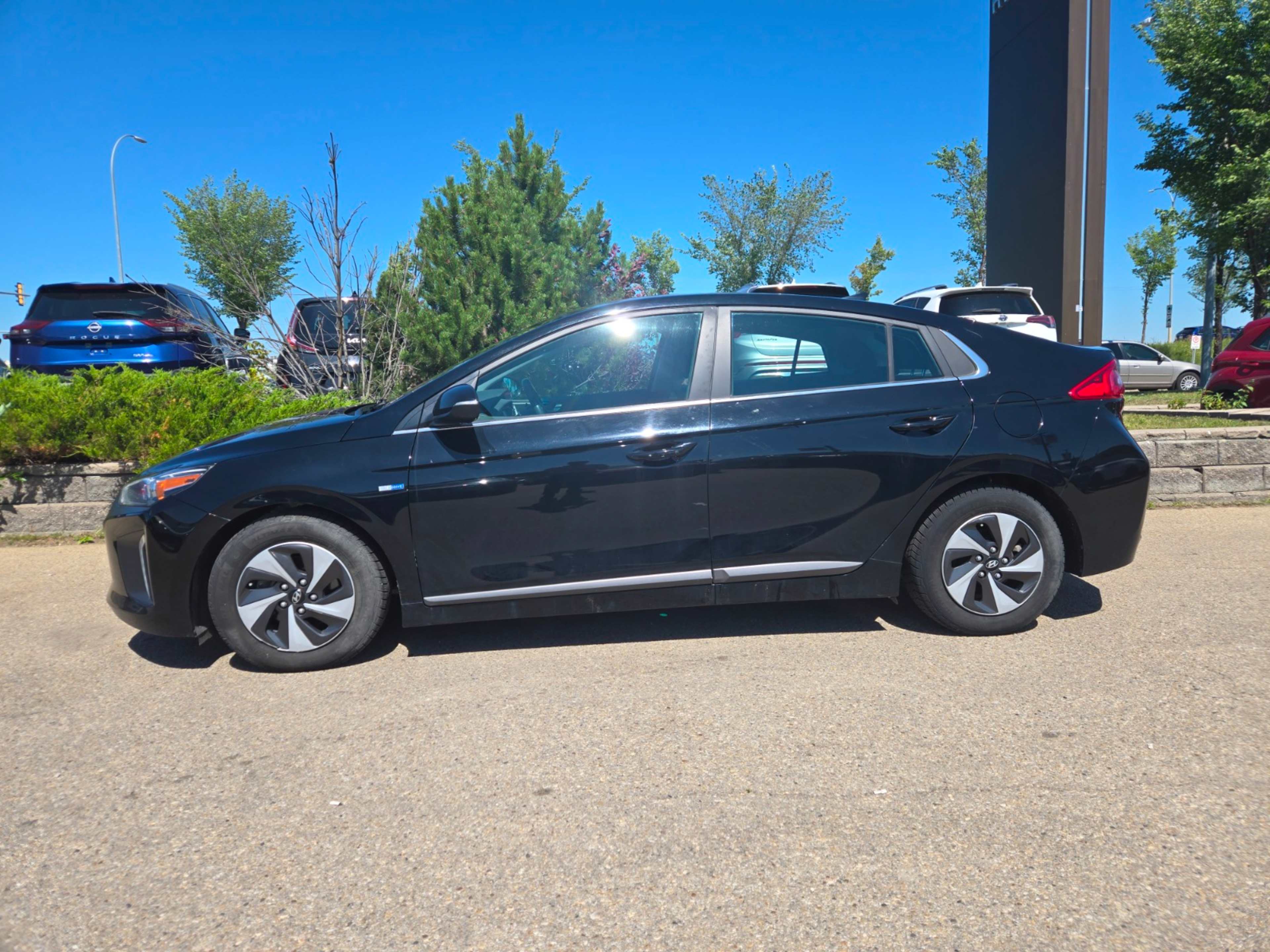 2018 Hyundai Ioniq SE photo 2