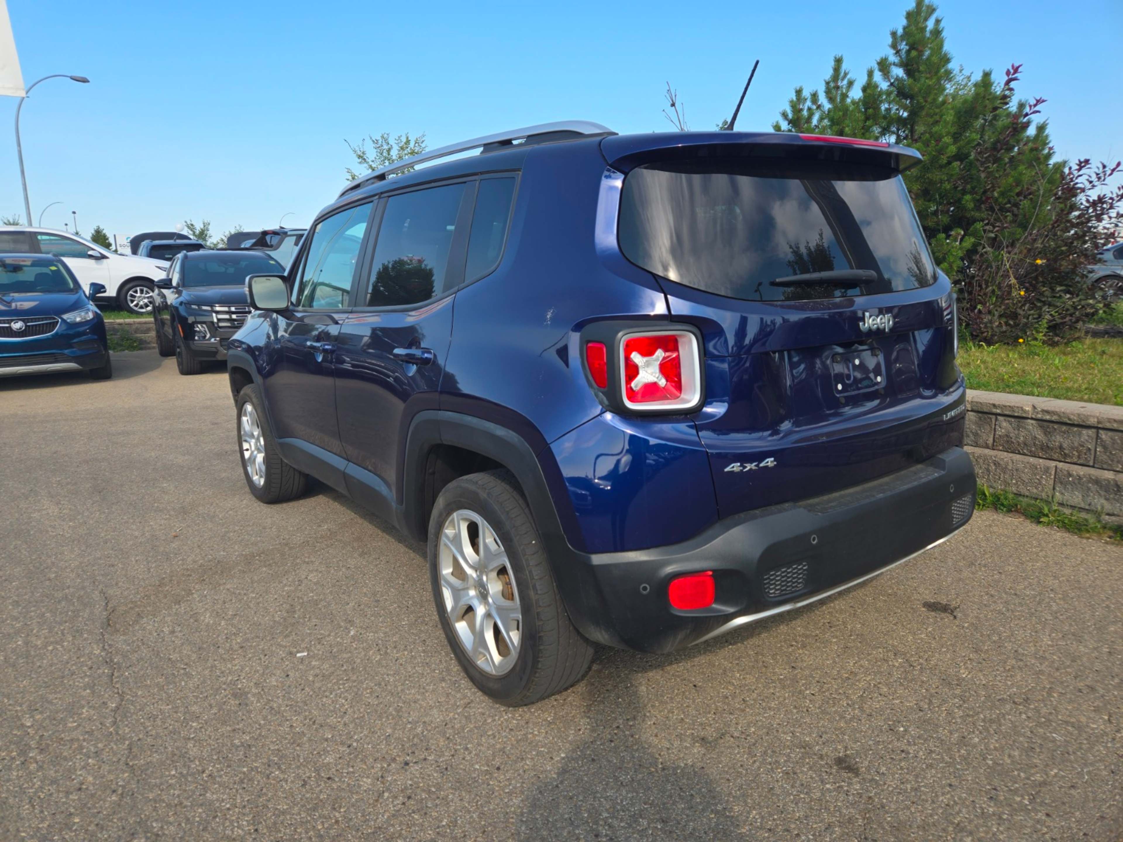 2016 Jeep Renegade Limited photo 2