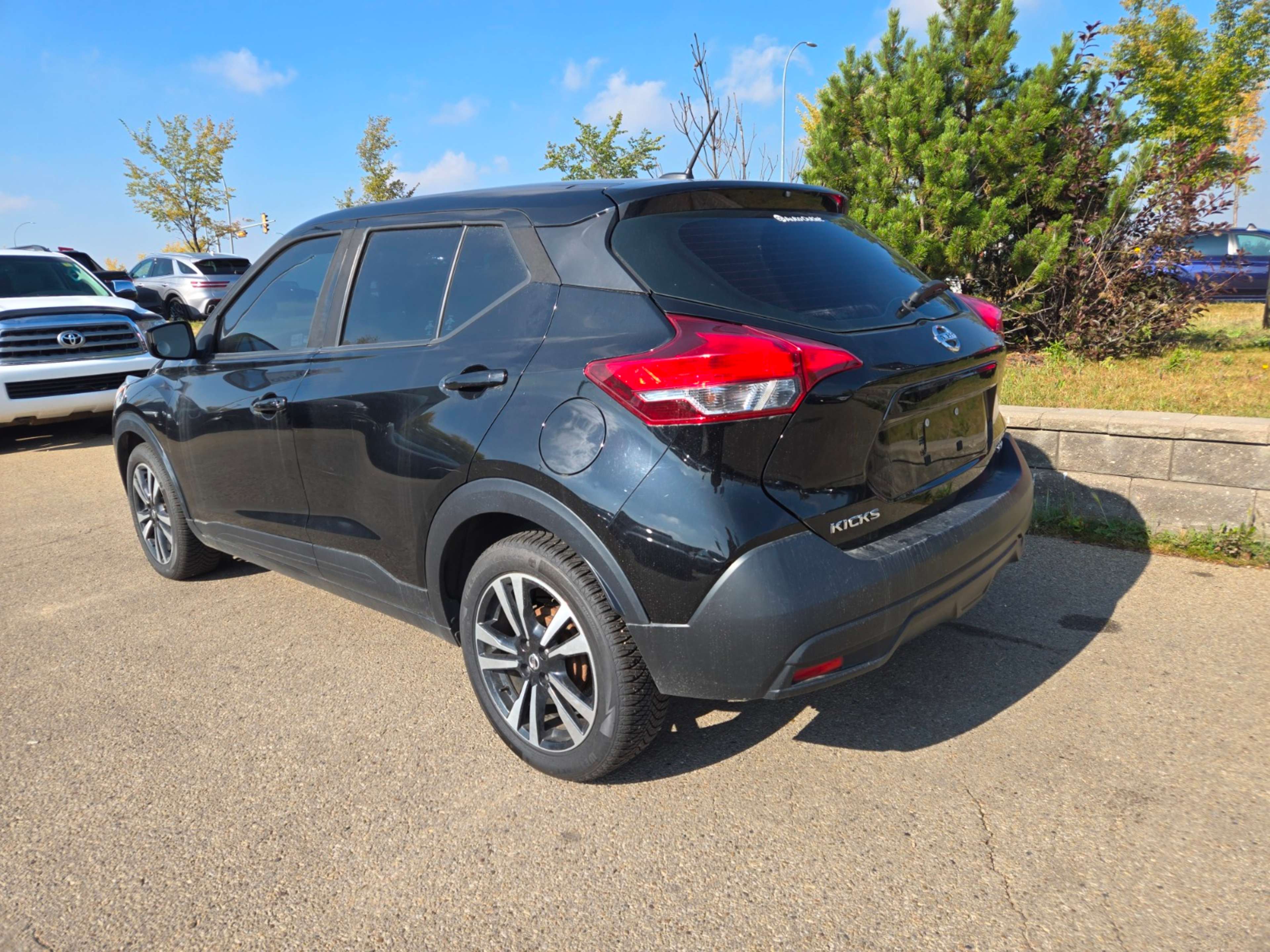 2019 Nissan Kicks SV photo 2