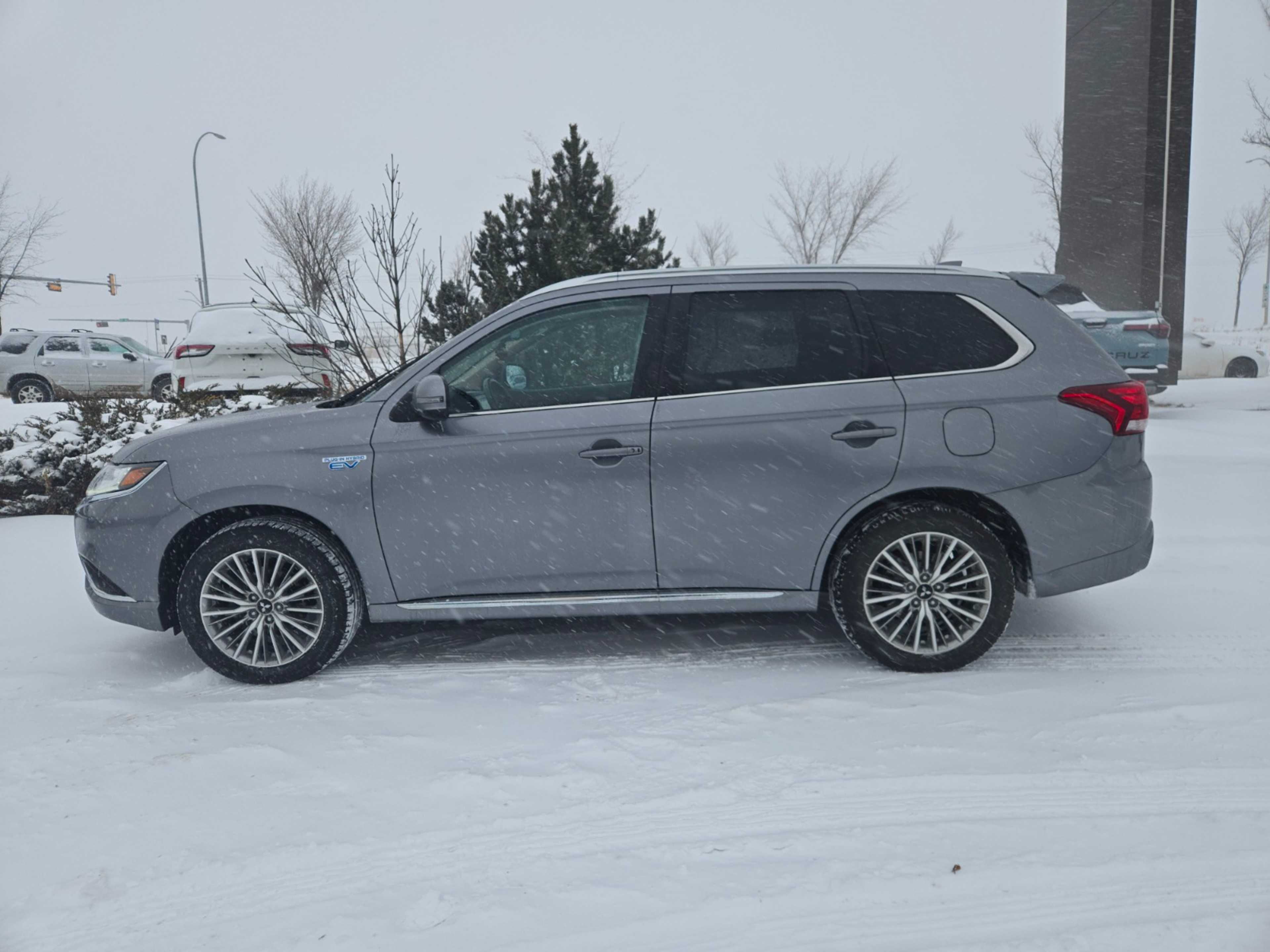 2022 Mitsubishi Outlander SEL LE GT SE photo 3