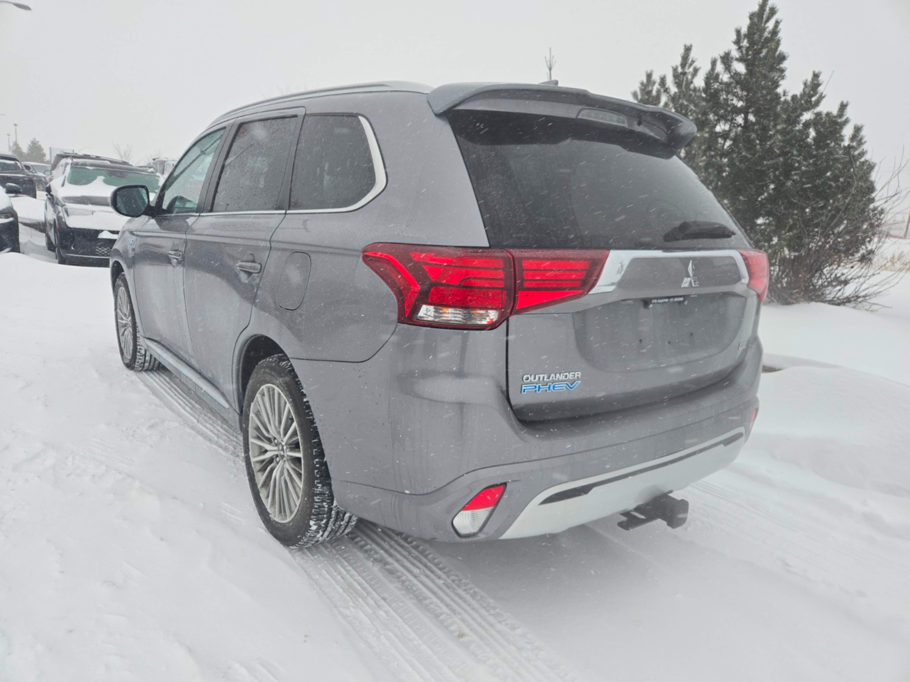 2022 Mitsubishi Outlander SEL LE GT SE photo 4