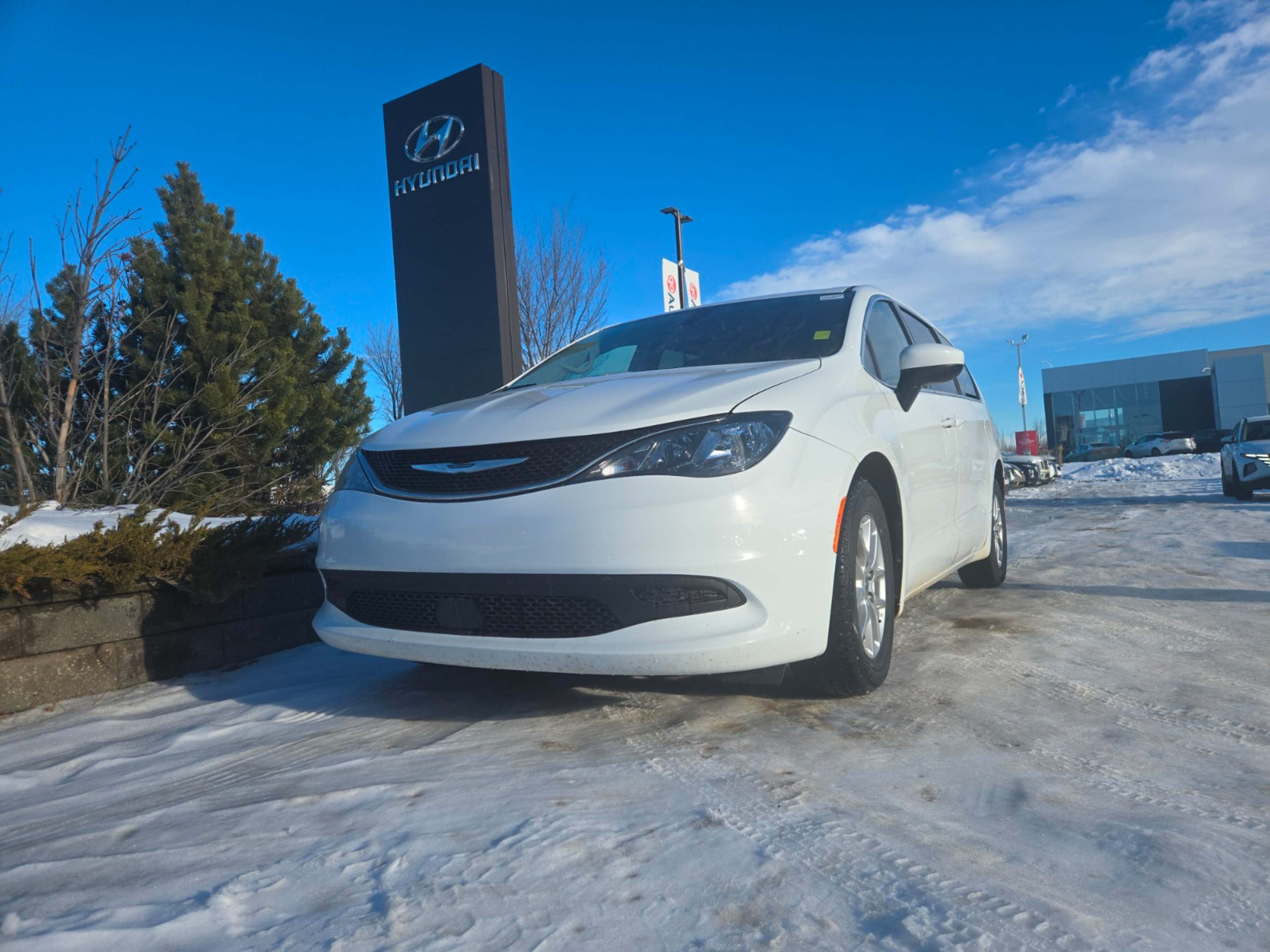 2021 Chrysler Grand Caravan SXT photo 2