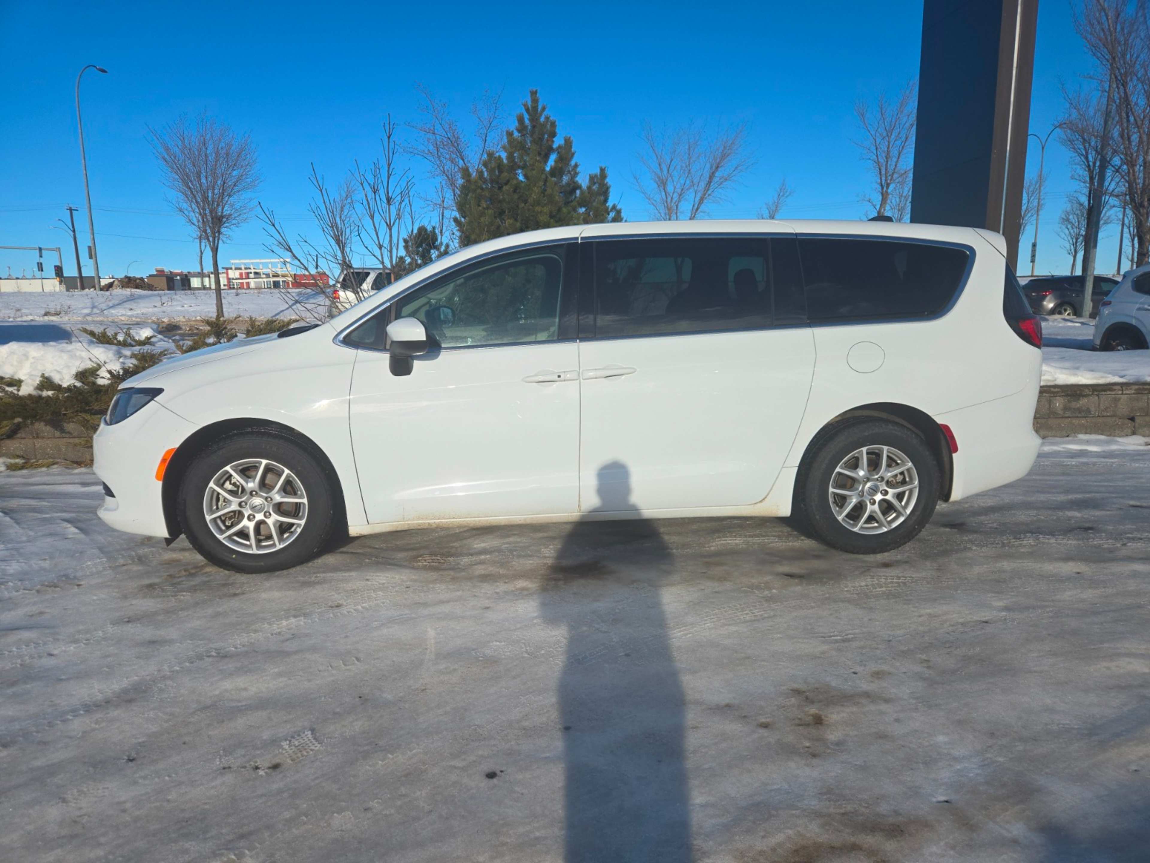 2021 Chrysler Grand Caravan SXT photo 3