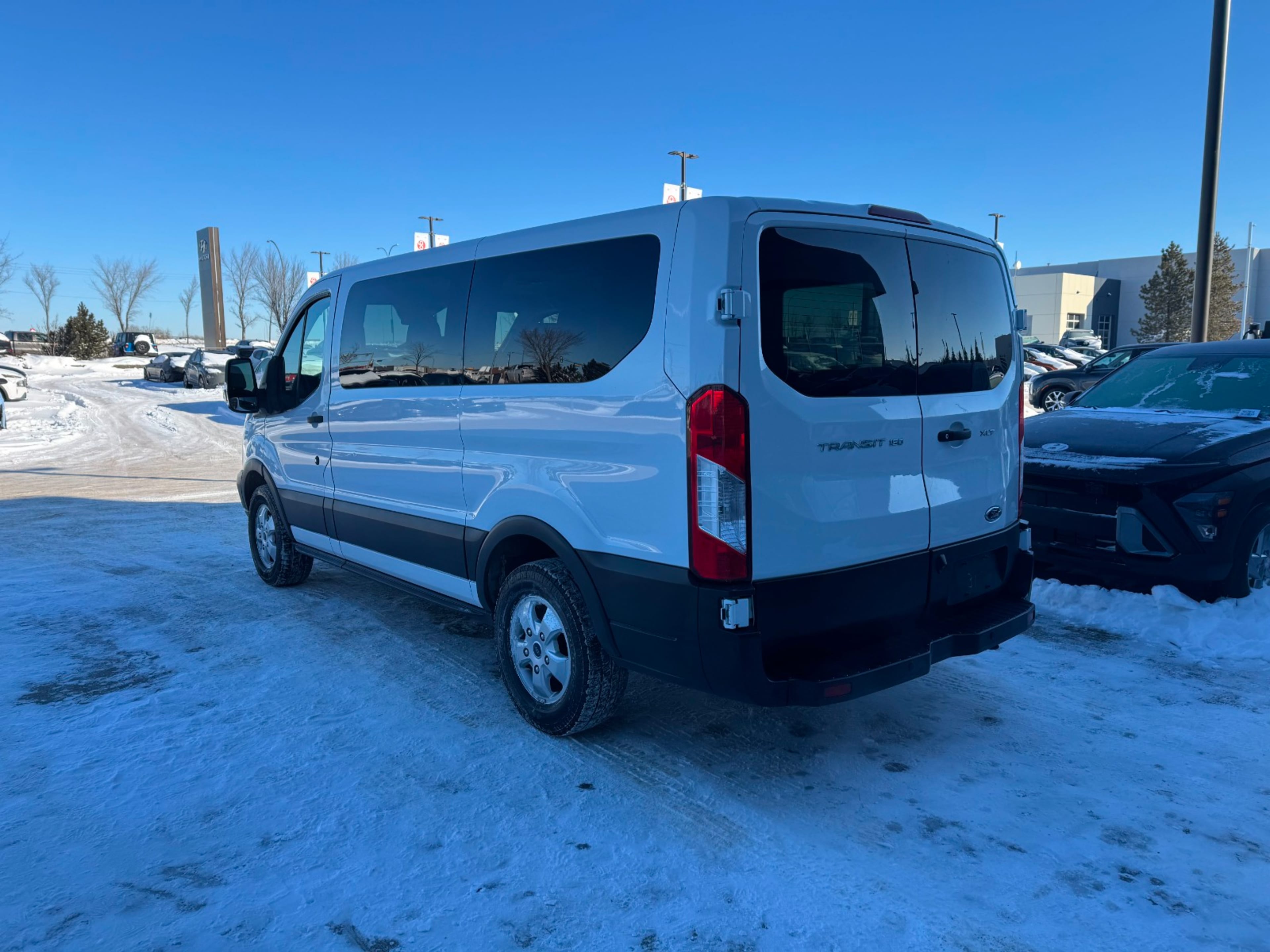 2019 Ford Transit Passenger XLT photo 3