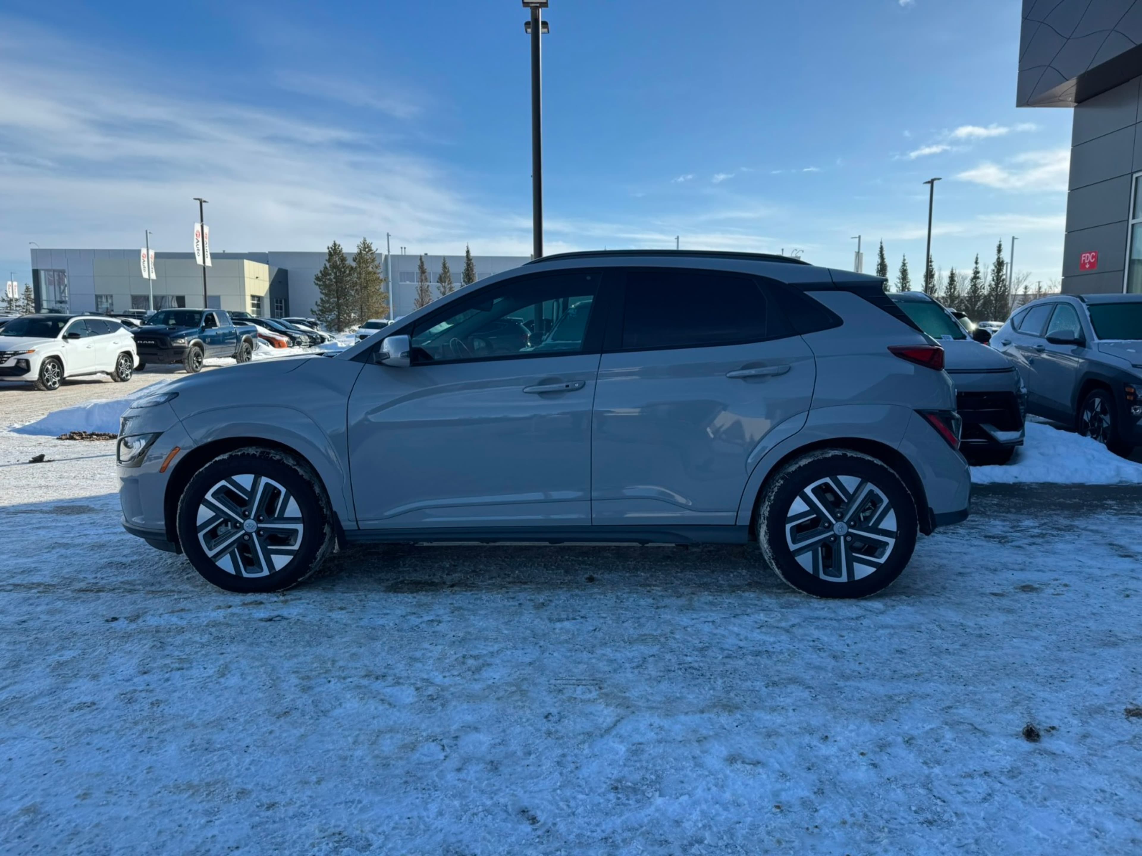 2023 Hyundai Kona Electric SEL photo 2