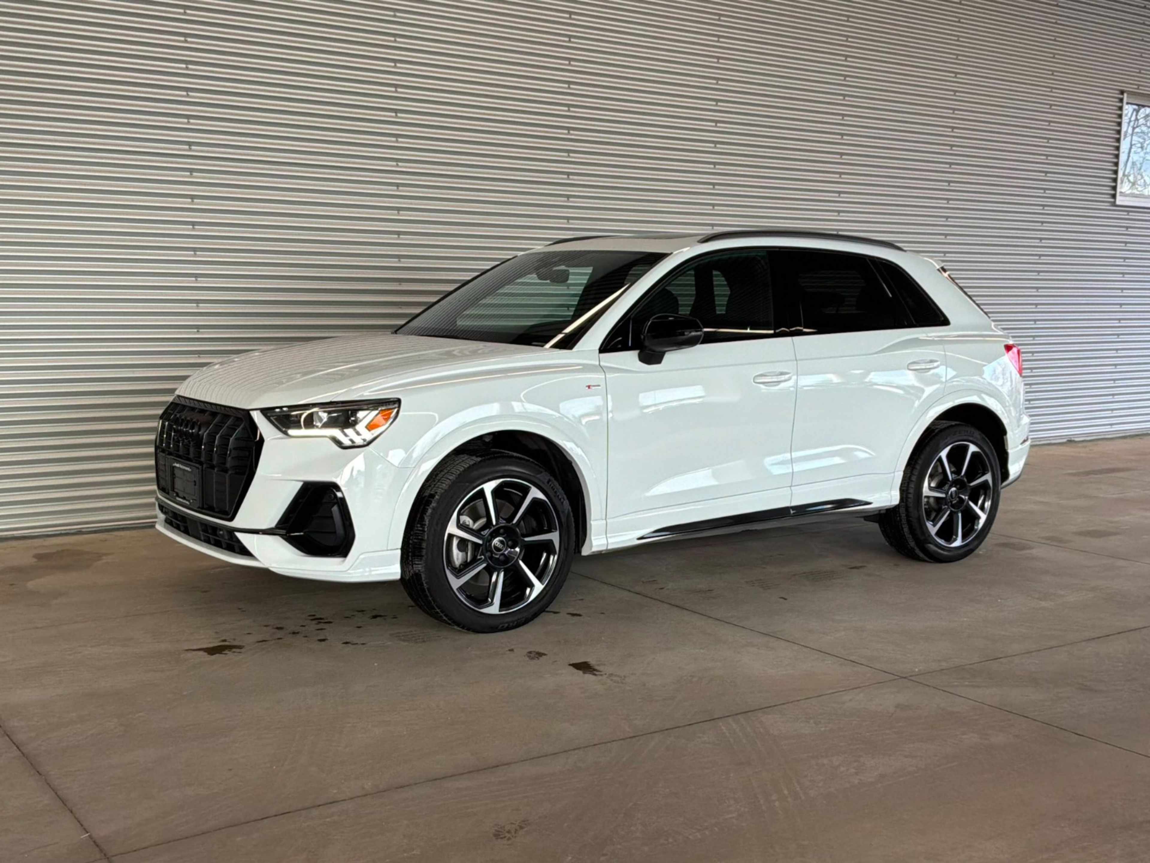 Voxcar AUDI Q3 SUV in , VICTORIA