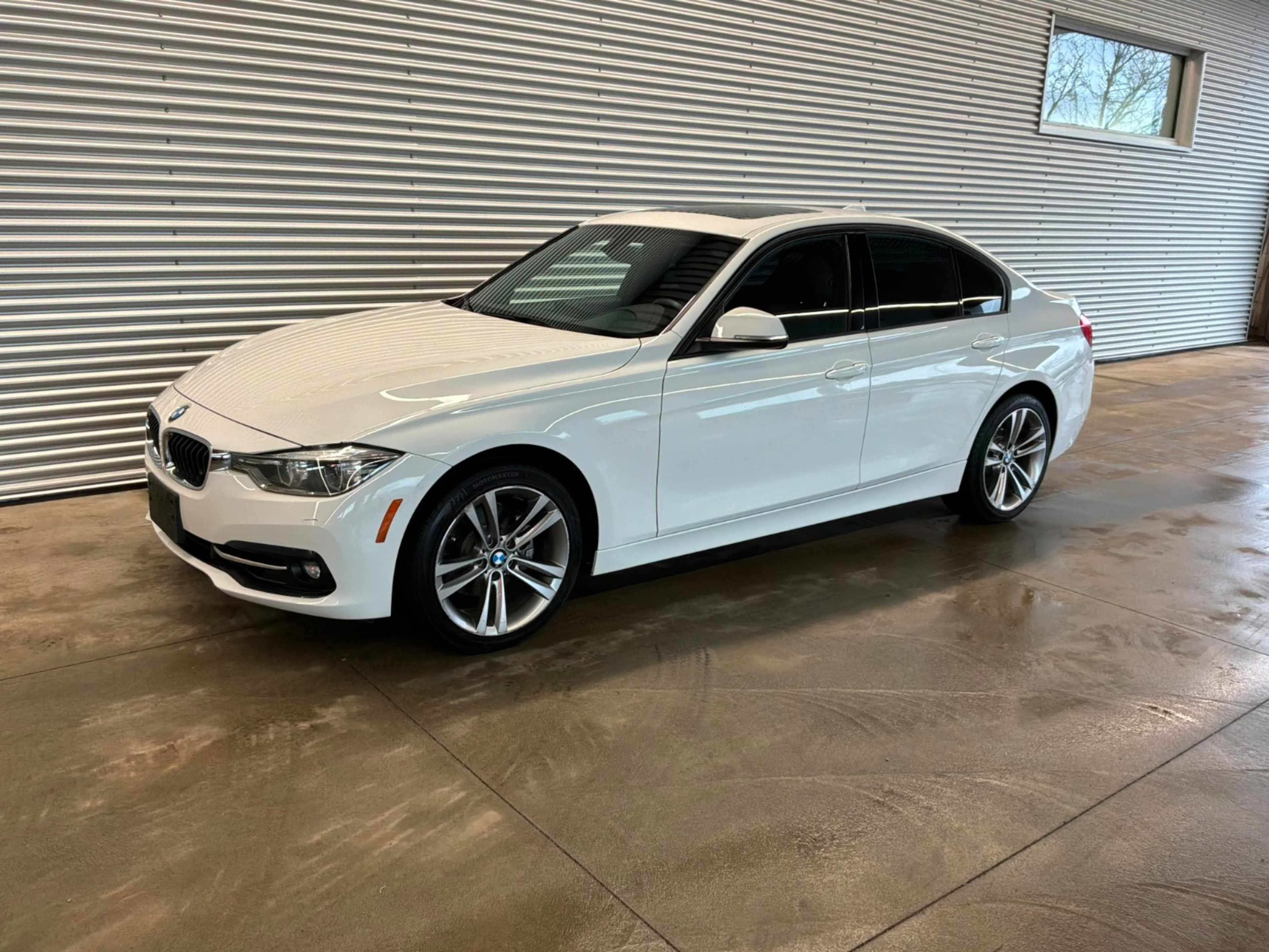 Voxcar BMW 330i SEDAN in , VICTORIA