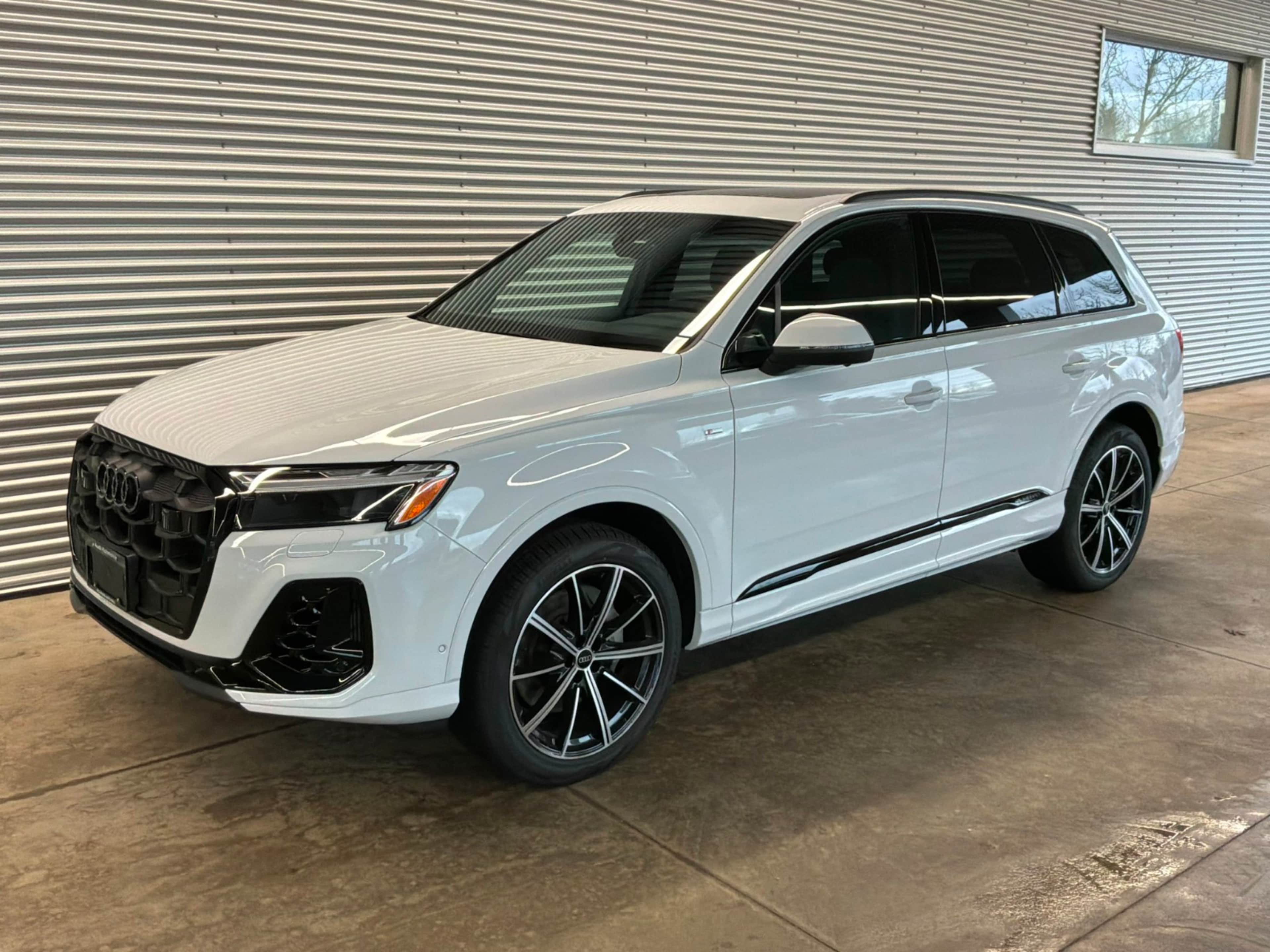 Voxcar AUDI Q7 SUV in , VICTORIA