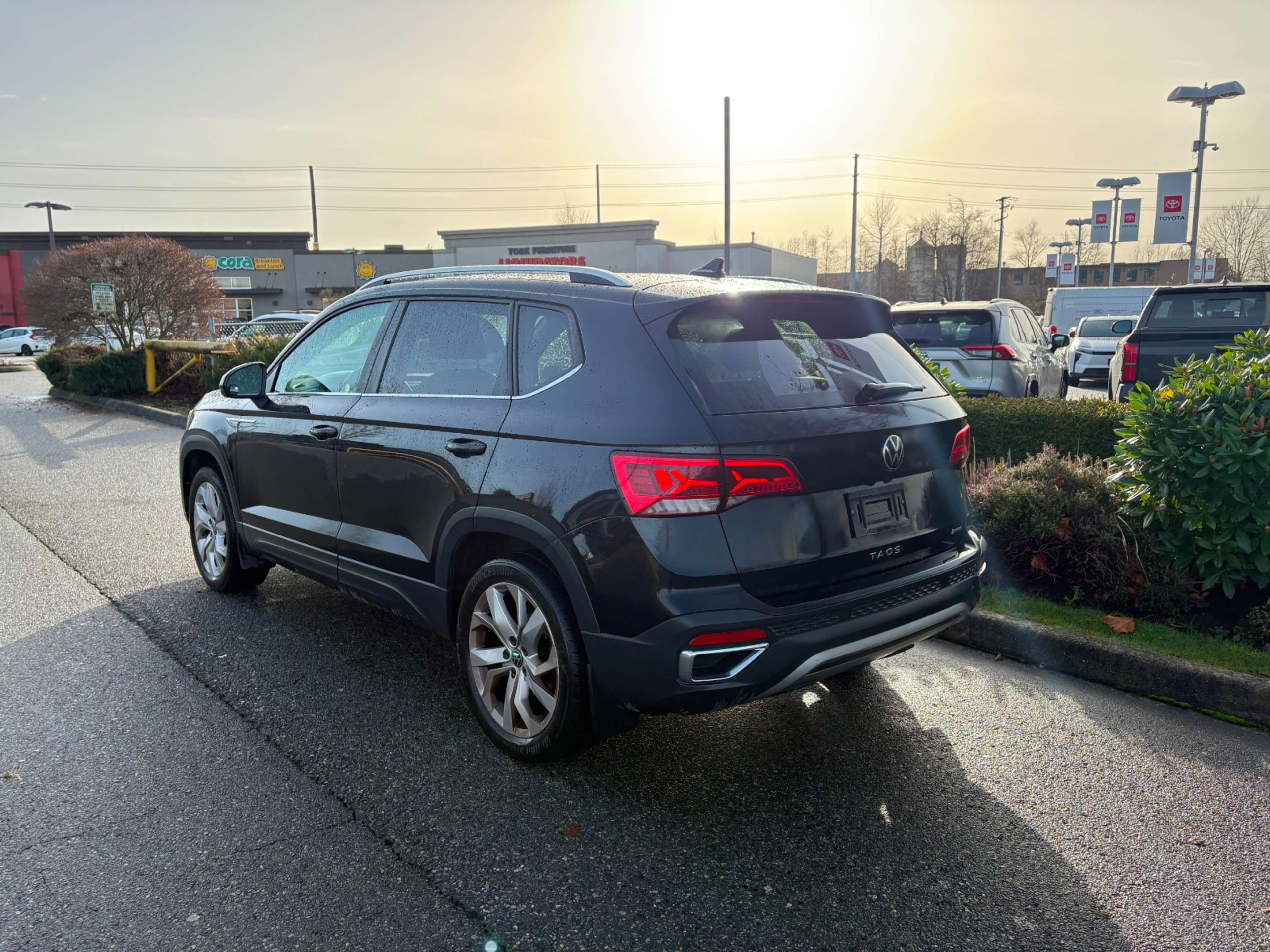 2022 Volkswagen Taos SE photo 4