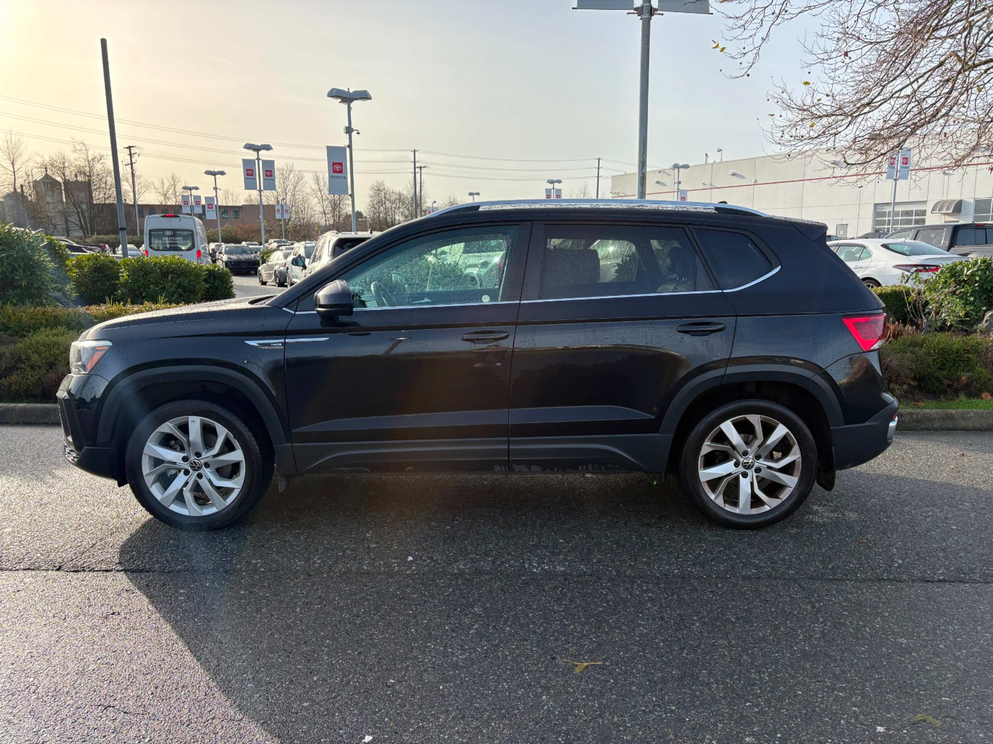 2022 Volkswagen Taos SE photo 3