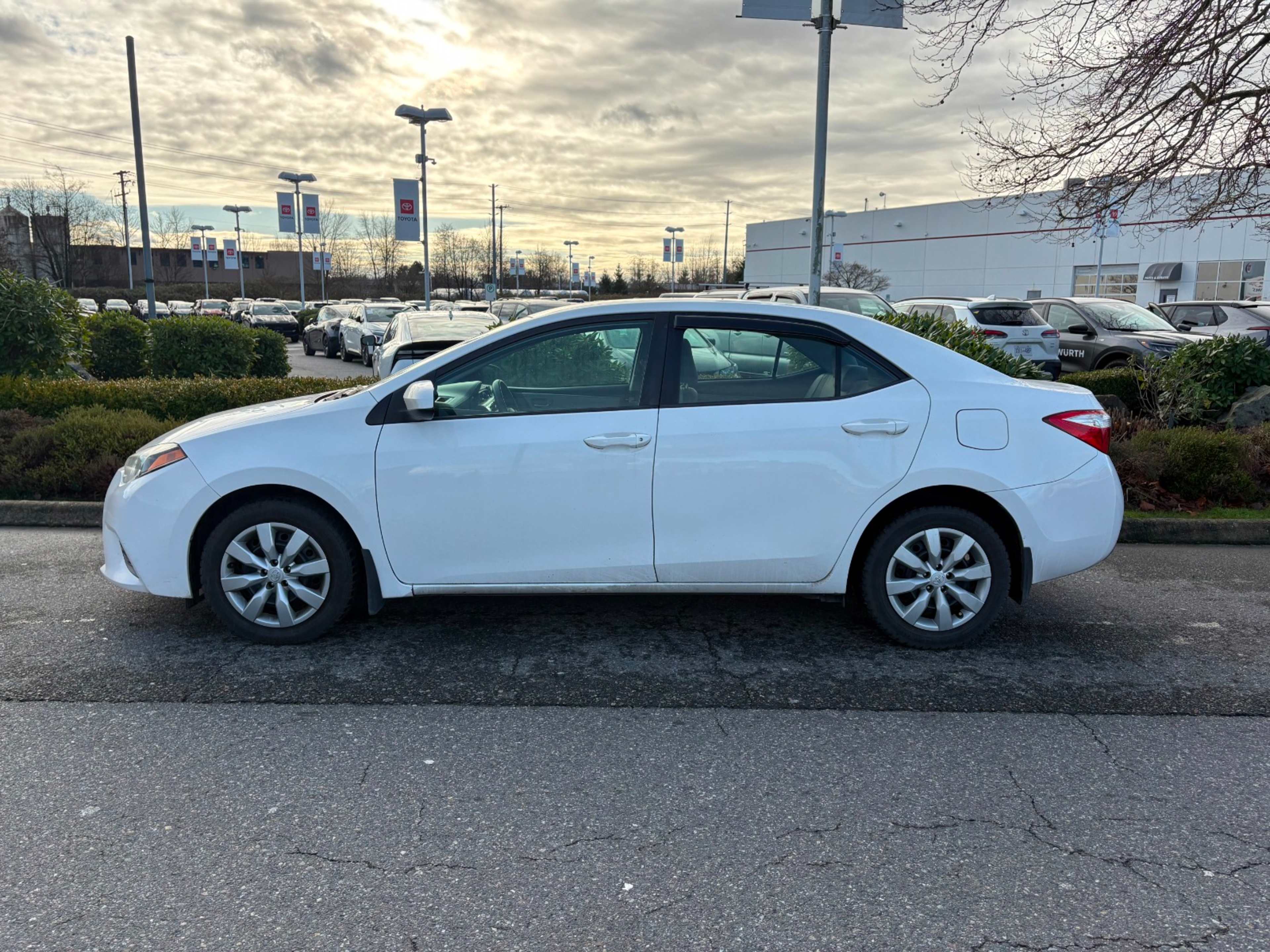 2015 Toyota Corolla LE photo 2