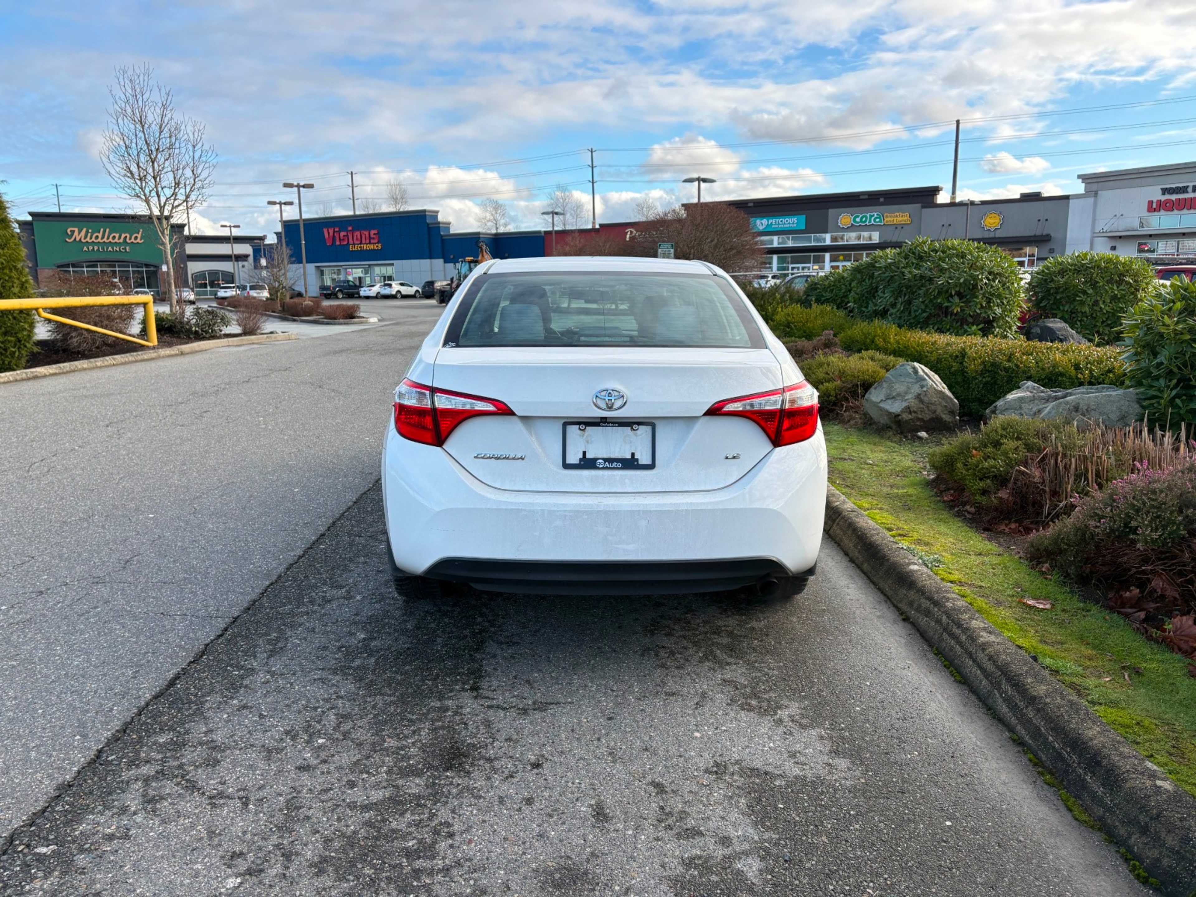 2015 Toyota Corolla LE photo 4