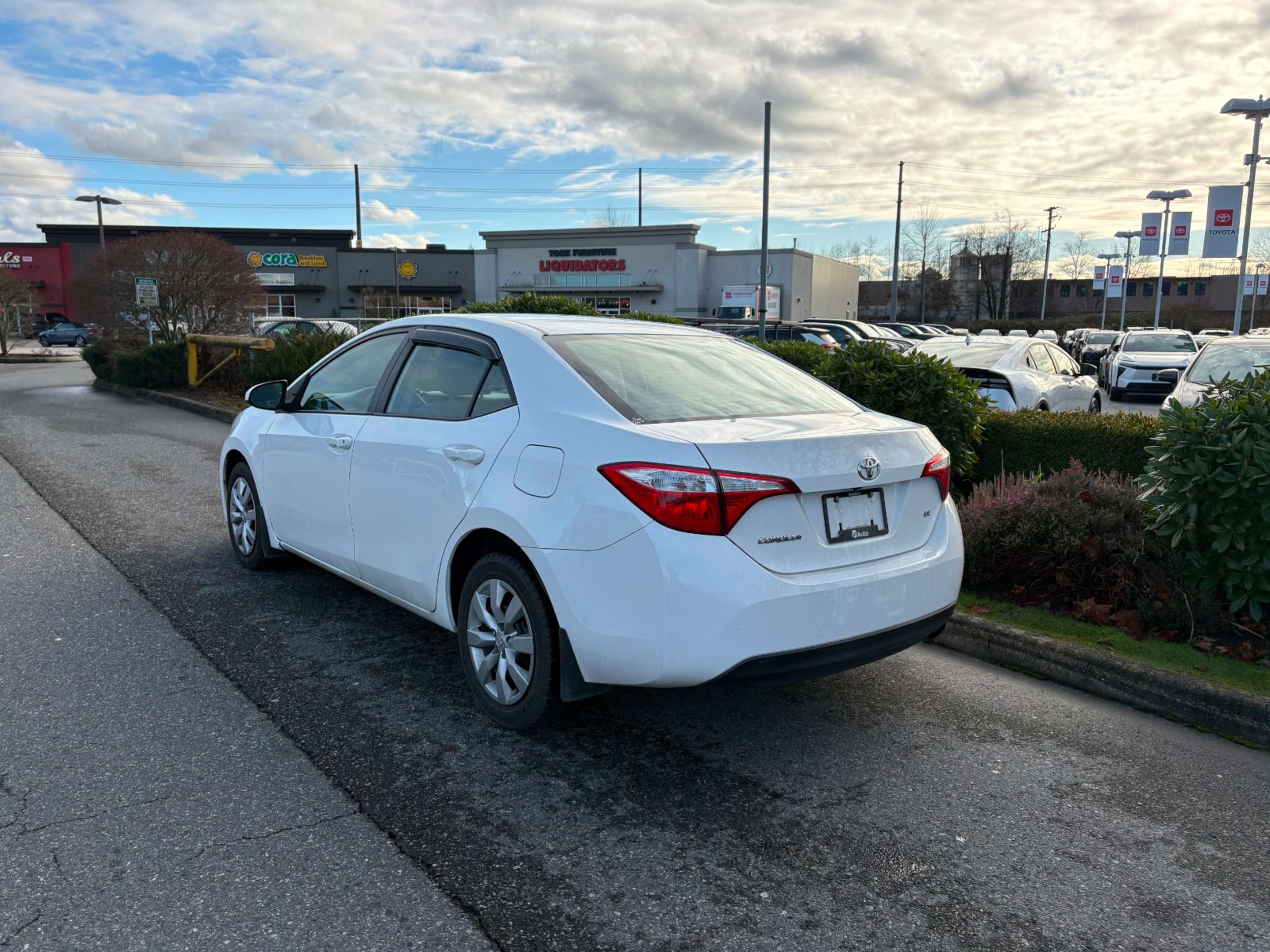 2015 Toyota Corolla LE photo 3