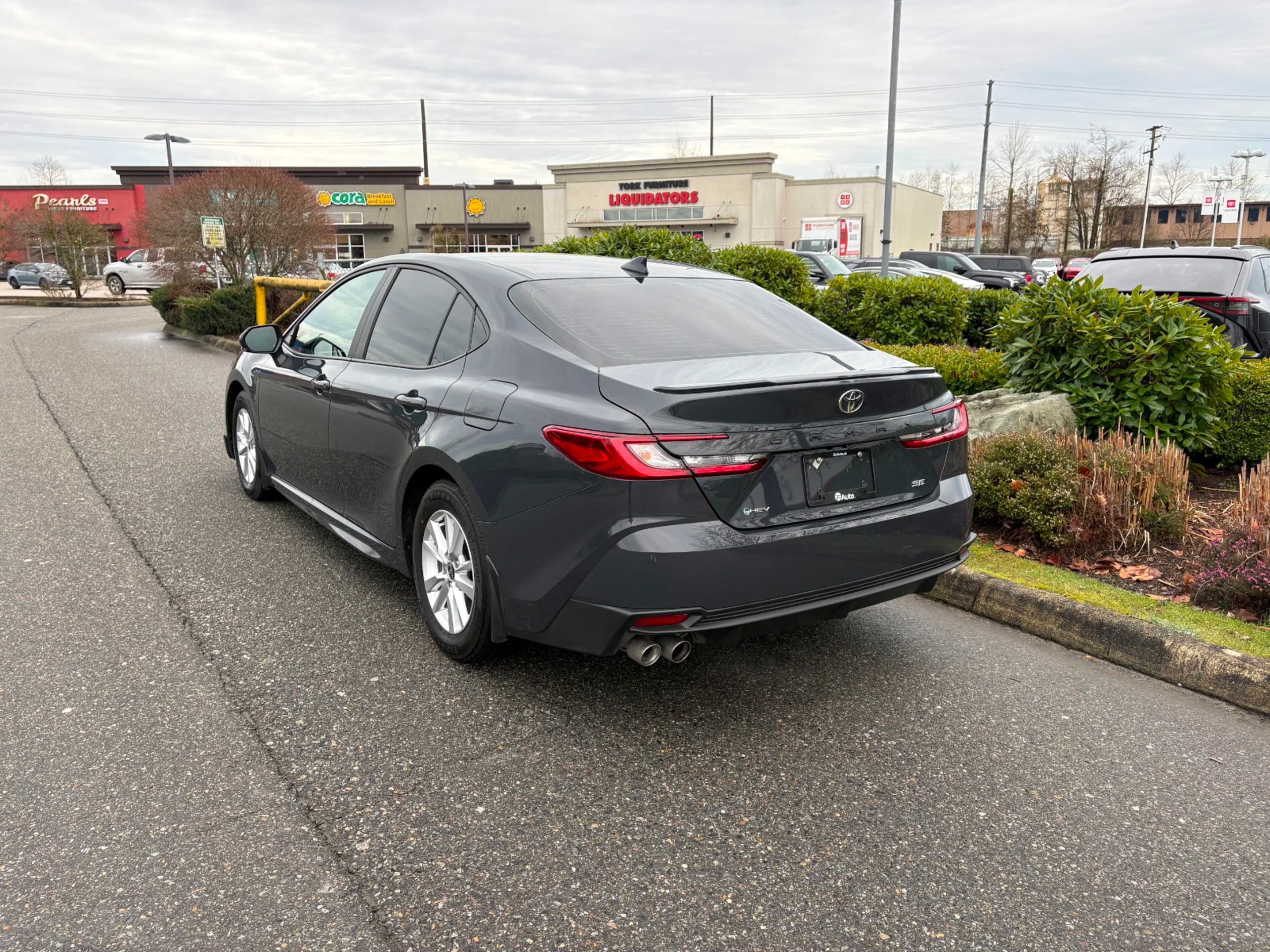 2025 Toyota Camry Hybrid SE photo 4
