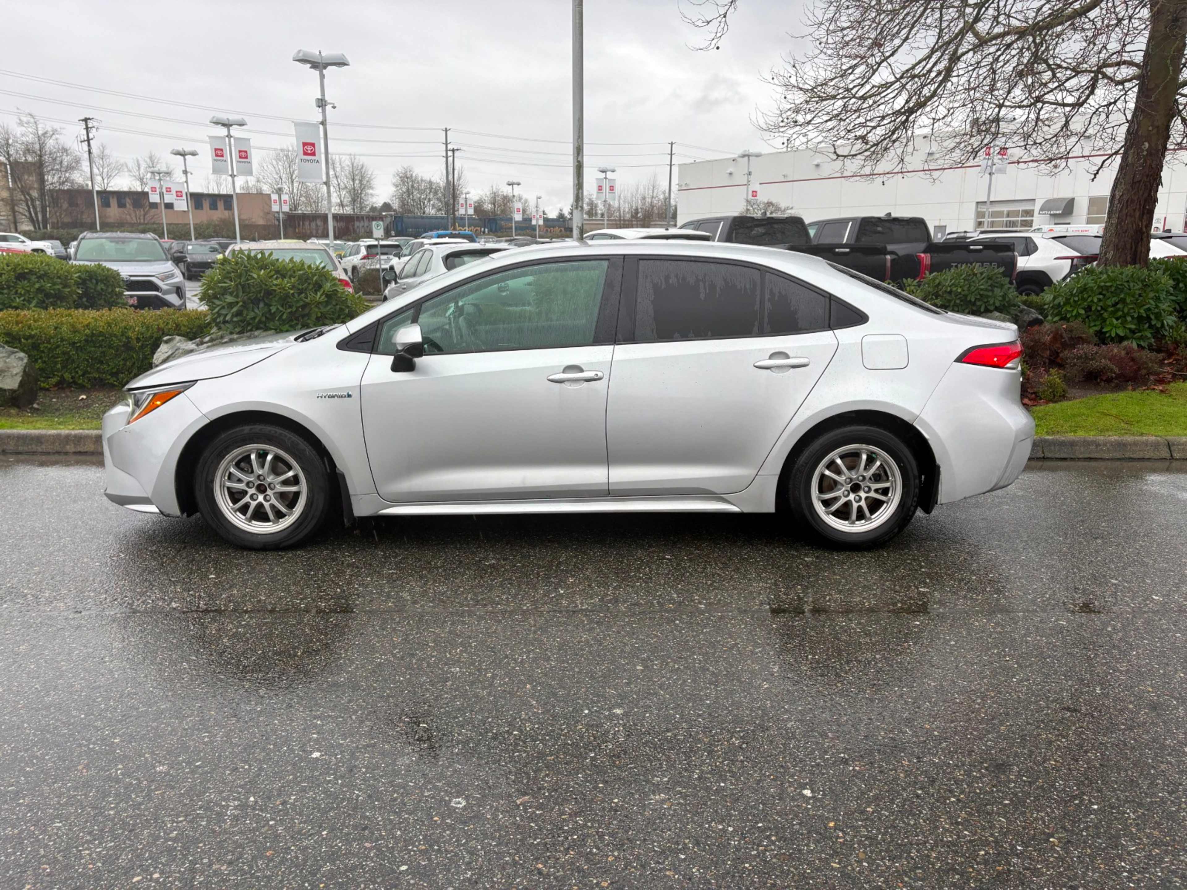 2020 Toyota Corolla Hybrid photo 2