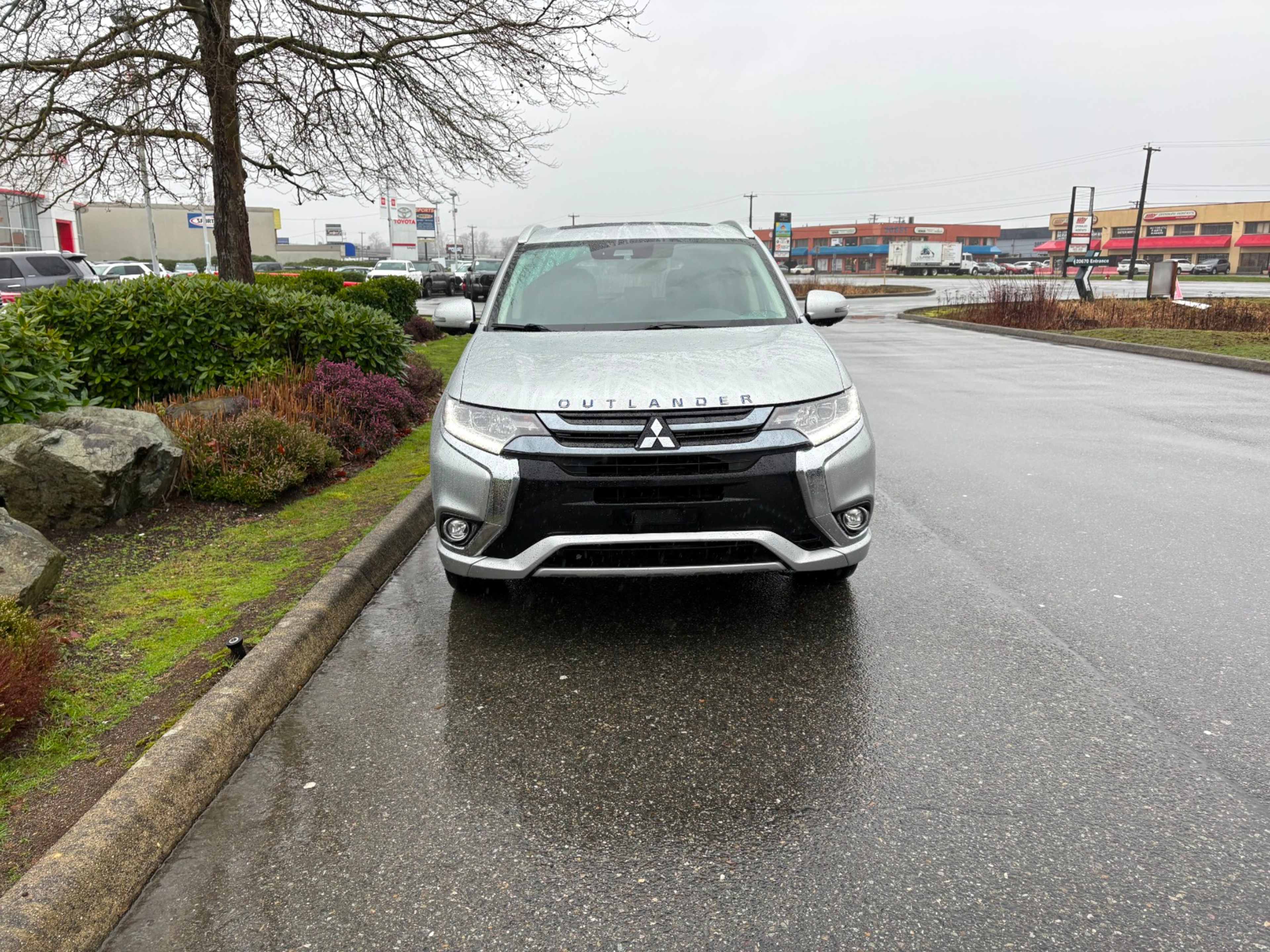 2018 Mitsubishi Outlander PHEV SE photo 2