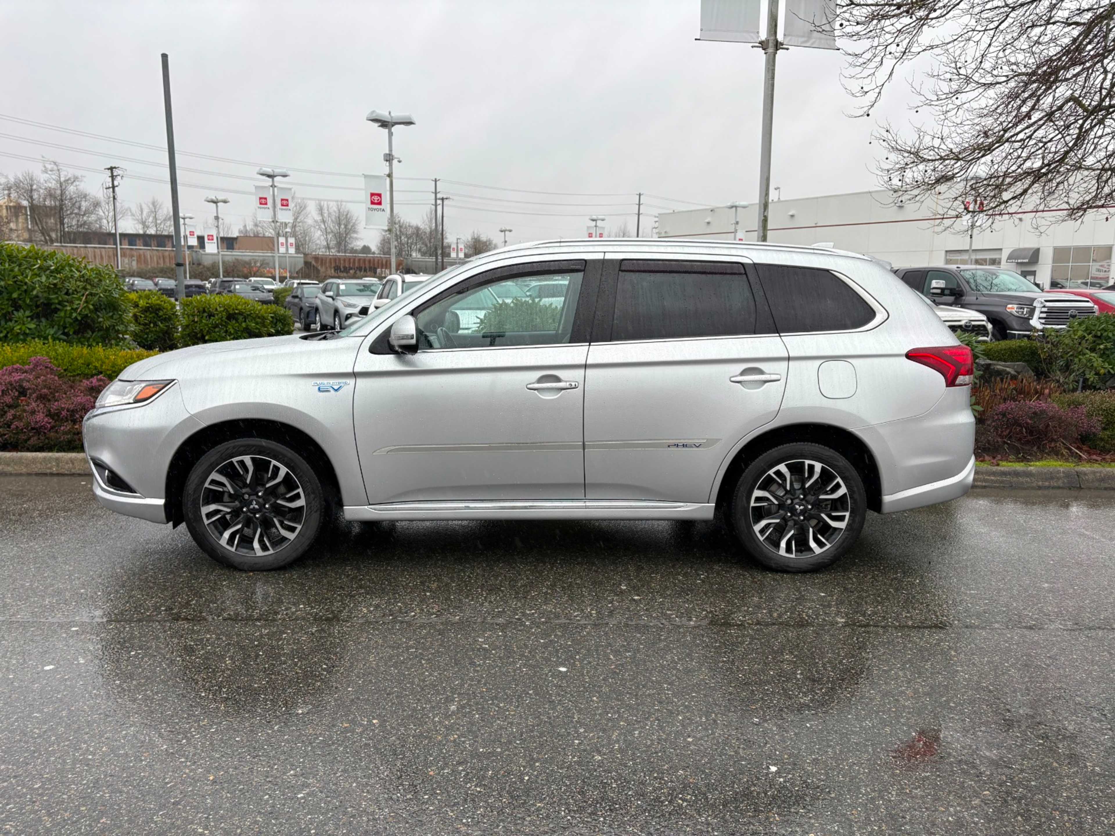 2018 Mitsubishi Outlander PHEV SE photo 3