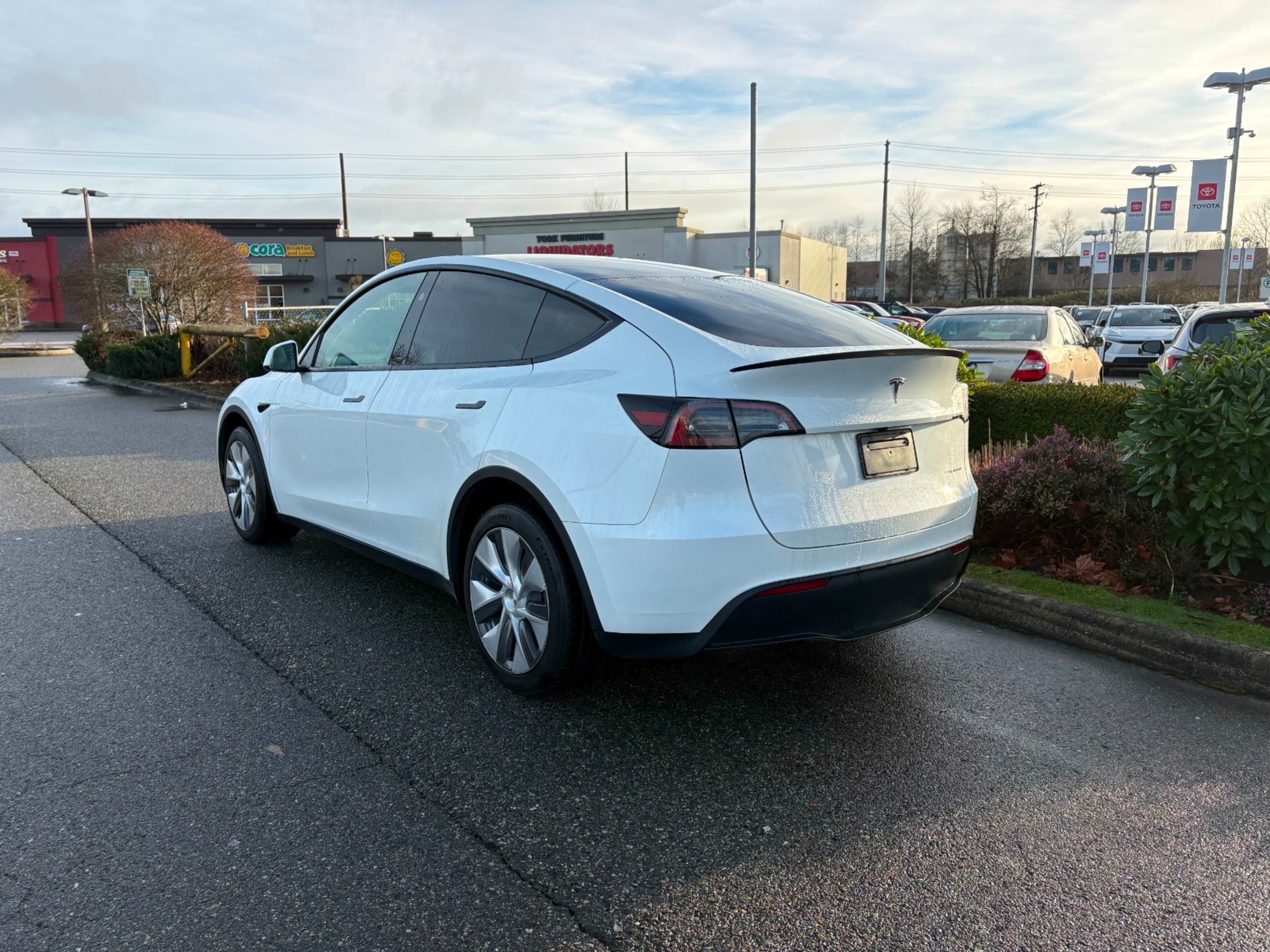 2024 Tesla Model Y Long Range photo 4