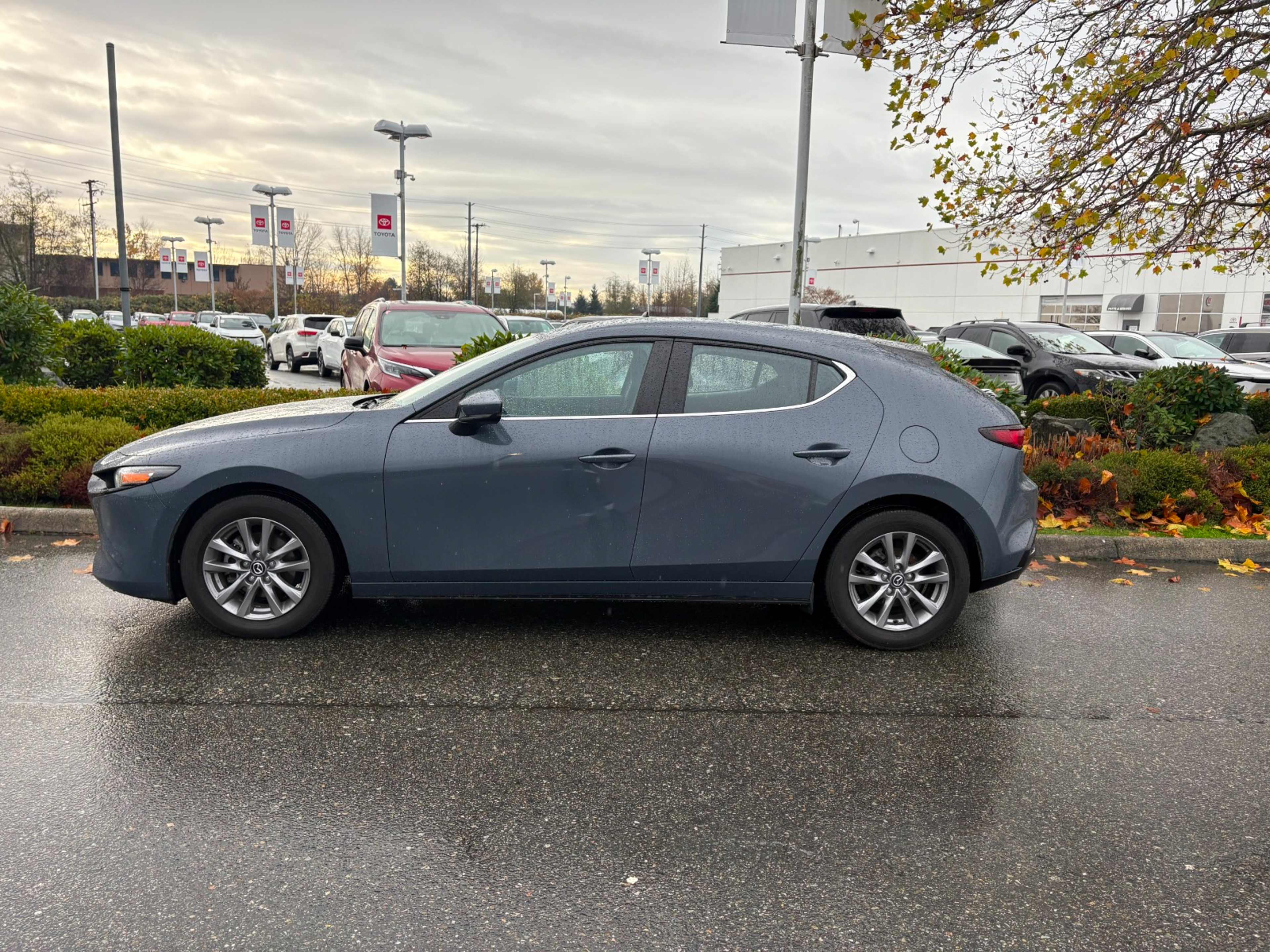 2021 Mazda Mazda3 Preferred photo 3