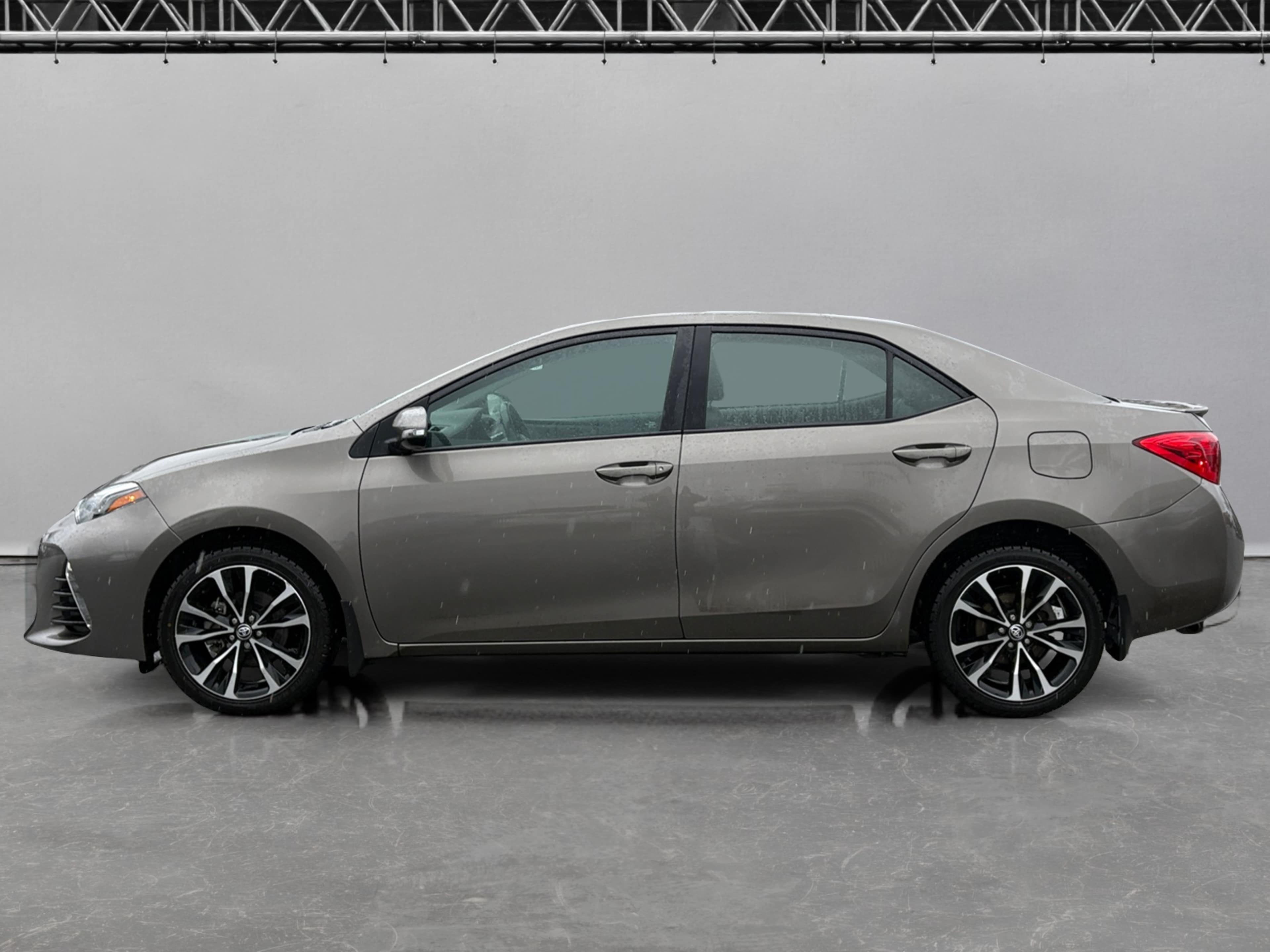 2018 Toyota Corolla XLE XSE photo 2