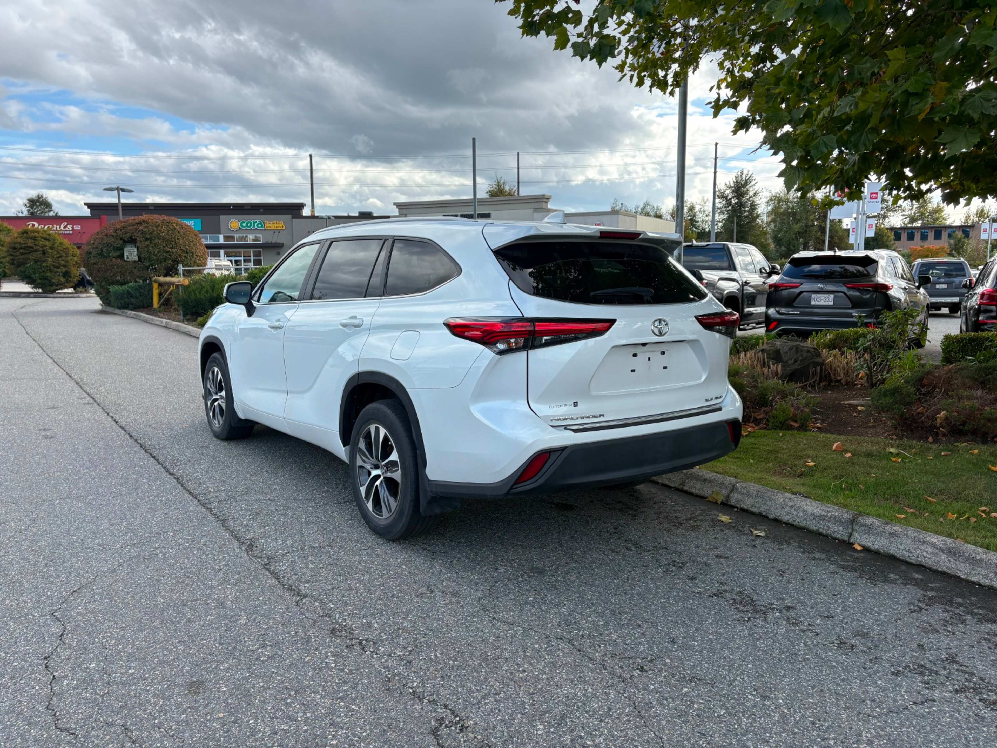 2023 Toyota Highlander Limited Platinum XLE XSE photo 2