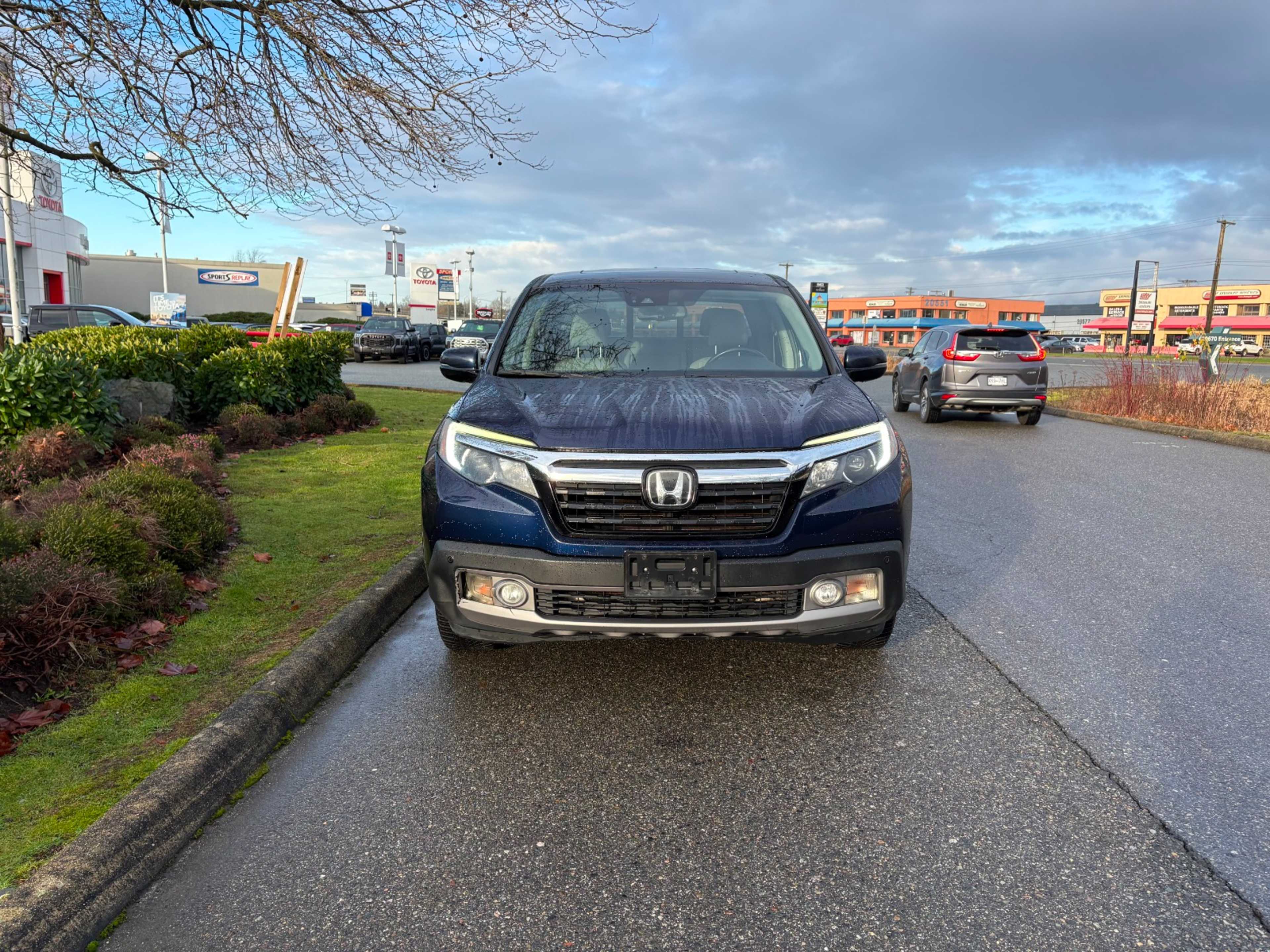2019 Honda Ridgeline Touring photo 2
