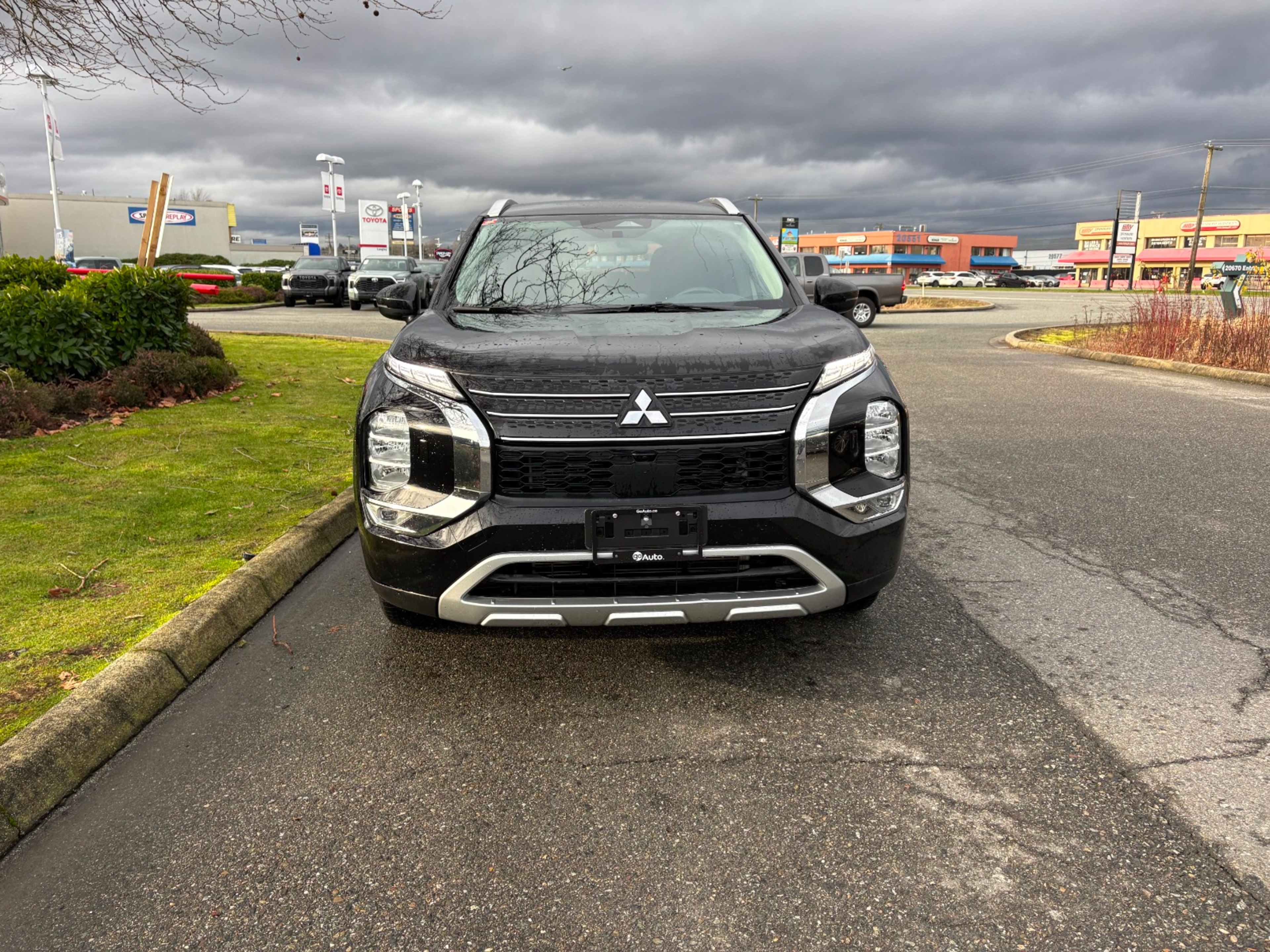 2024 Mitsubishi Outlander SE Ralliart photo 2