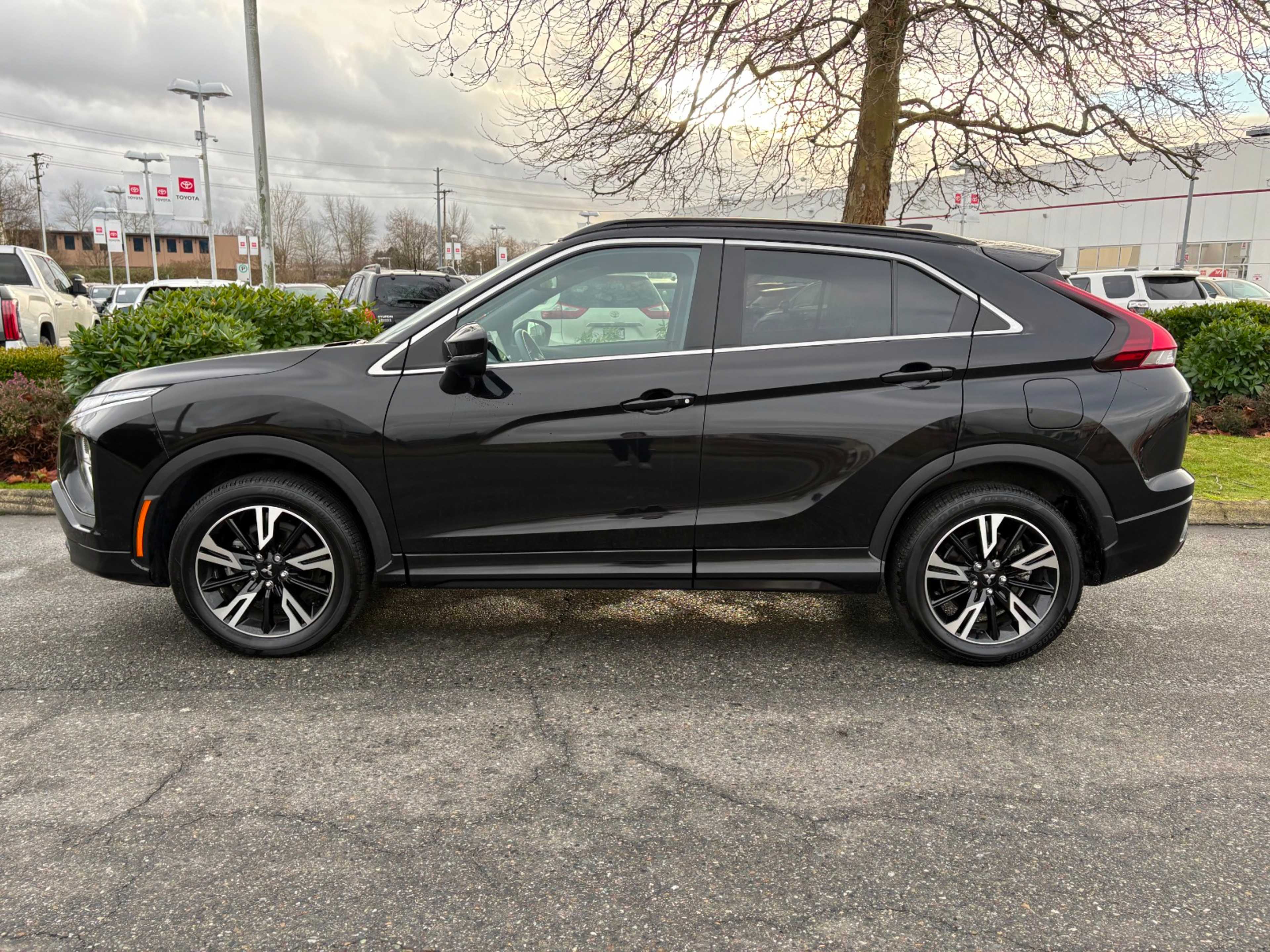 2024 Mitsubishi Eclipse Cross LE Ralliart photo 3