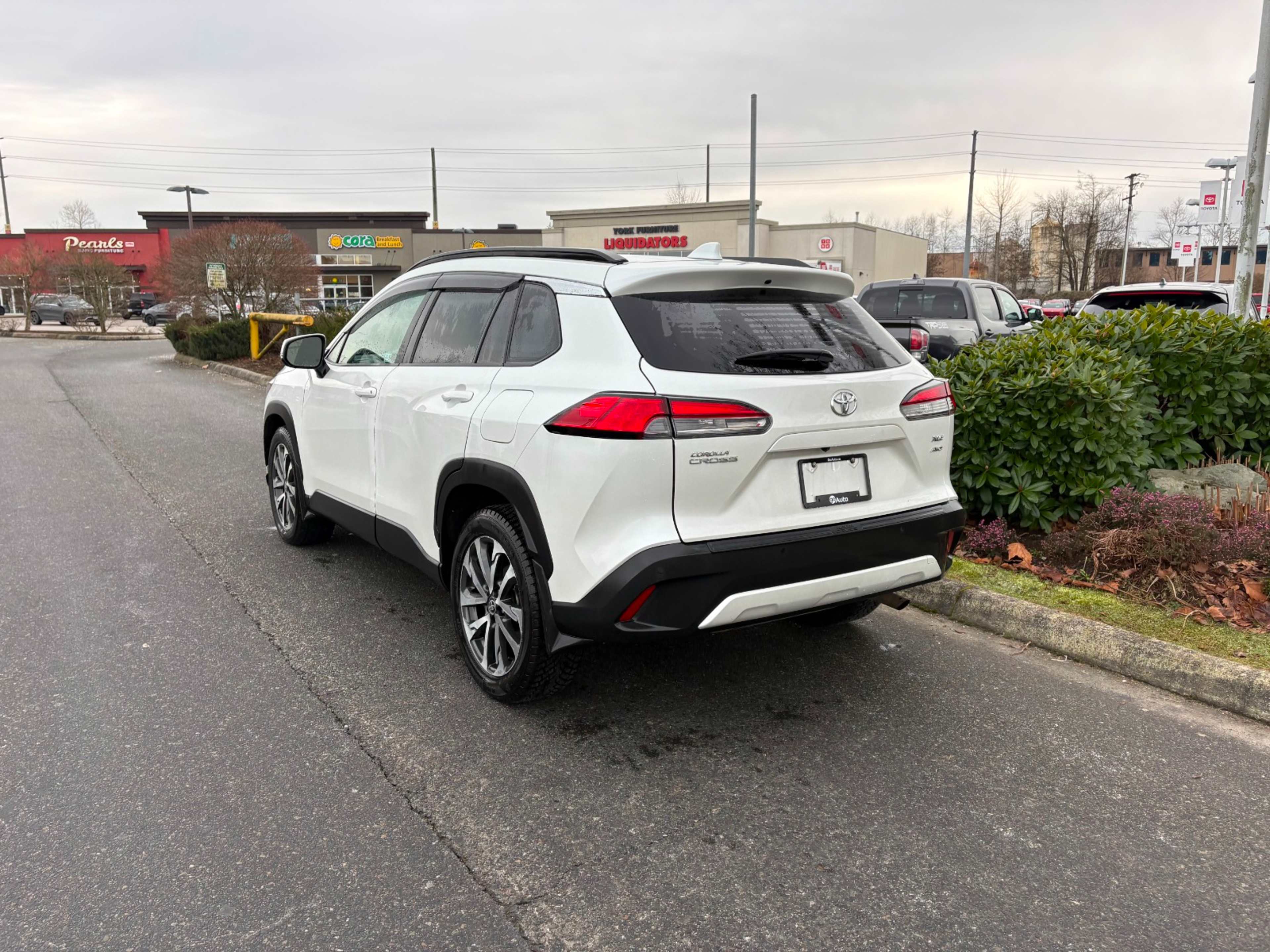 2023 Toyota Corolla Cross XLE photo 2