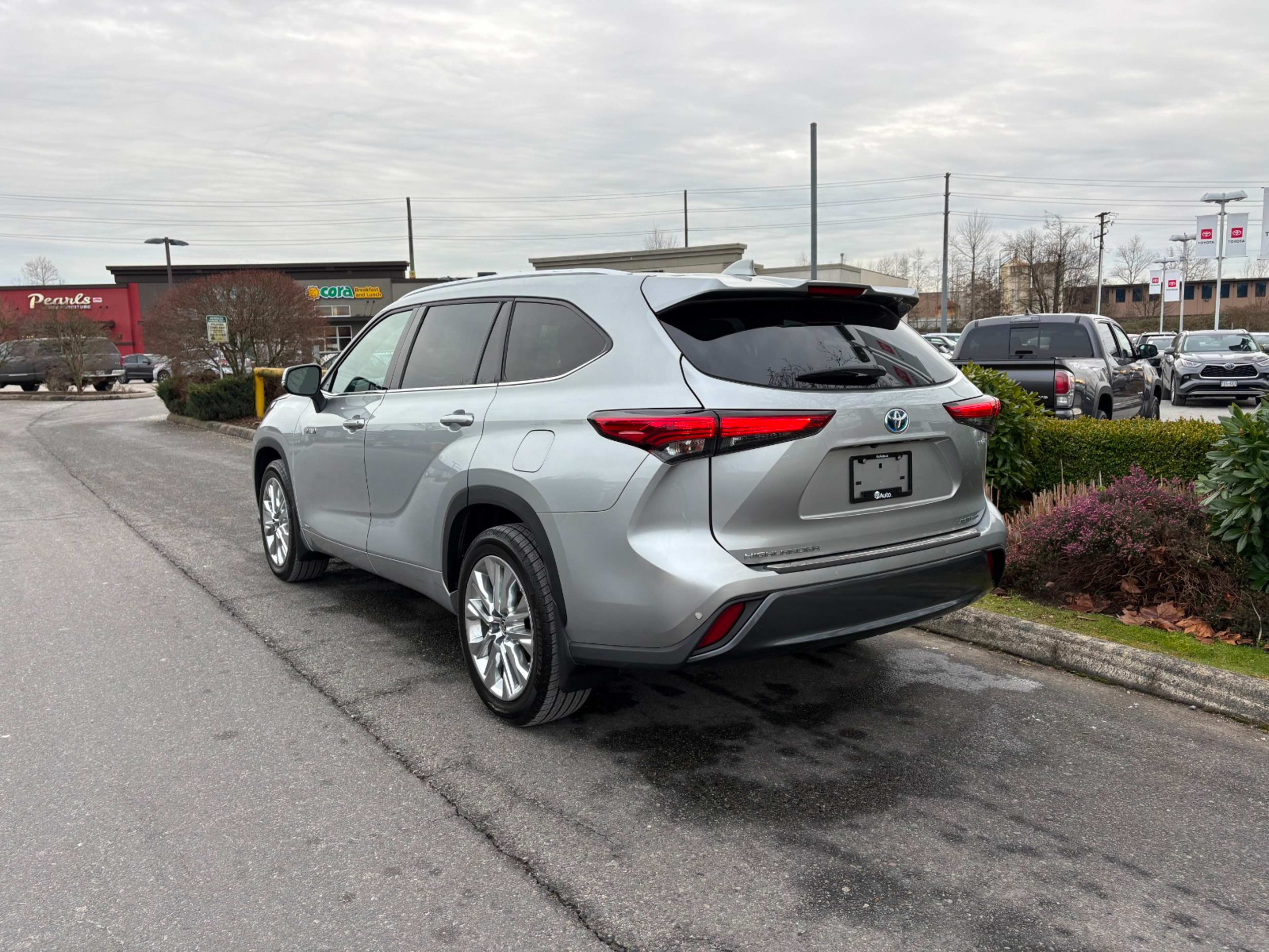 2021 Toyota Highlander Hybrid Limited photo 4