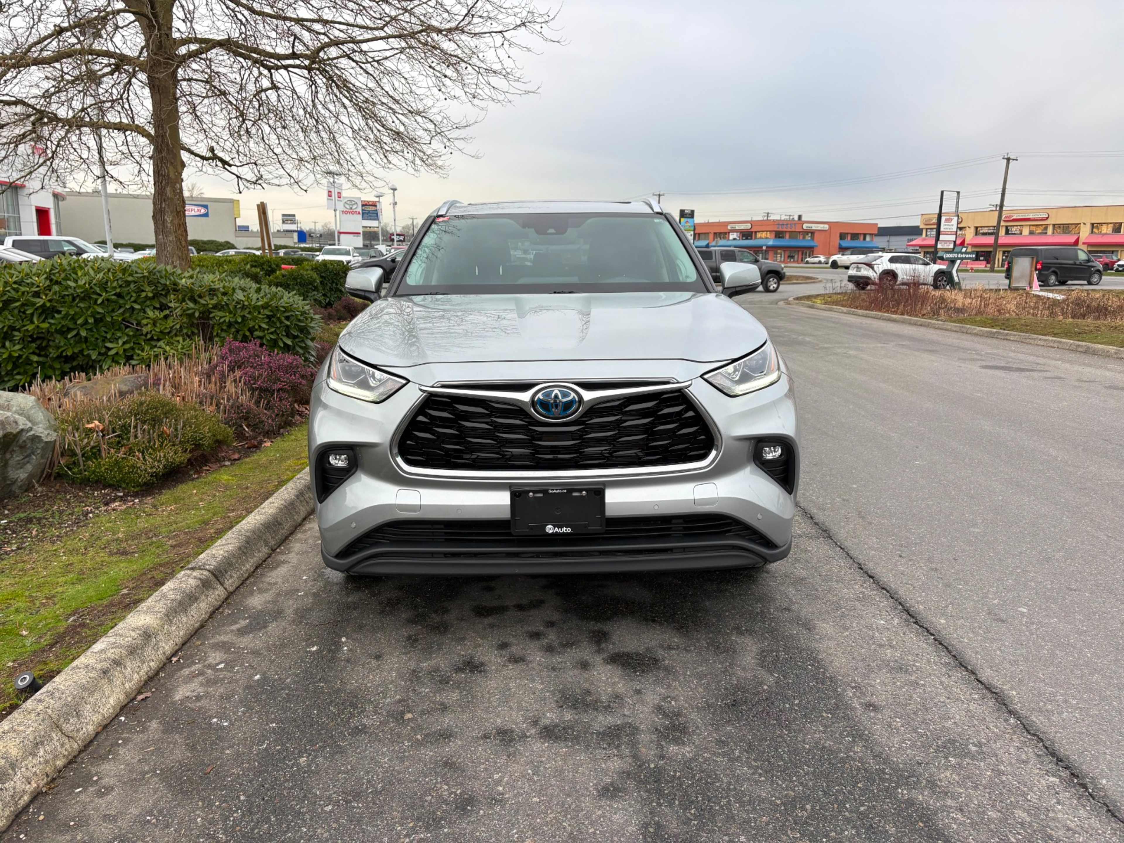 2021 Toyota Highlander Hybrid Limited photo 2