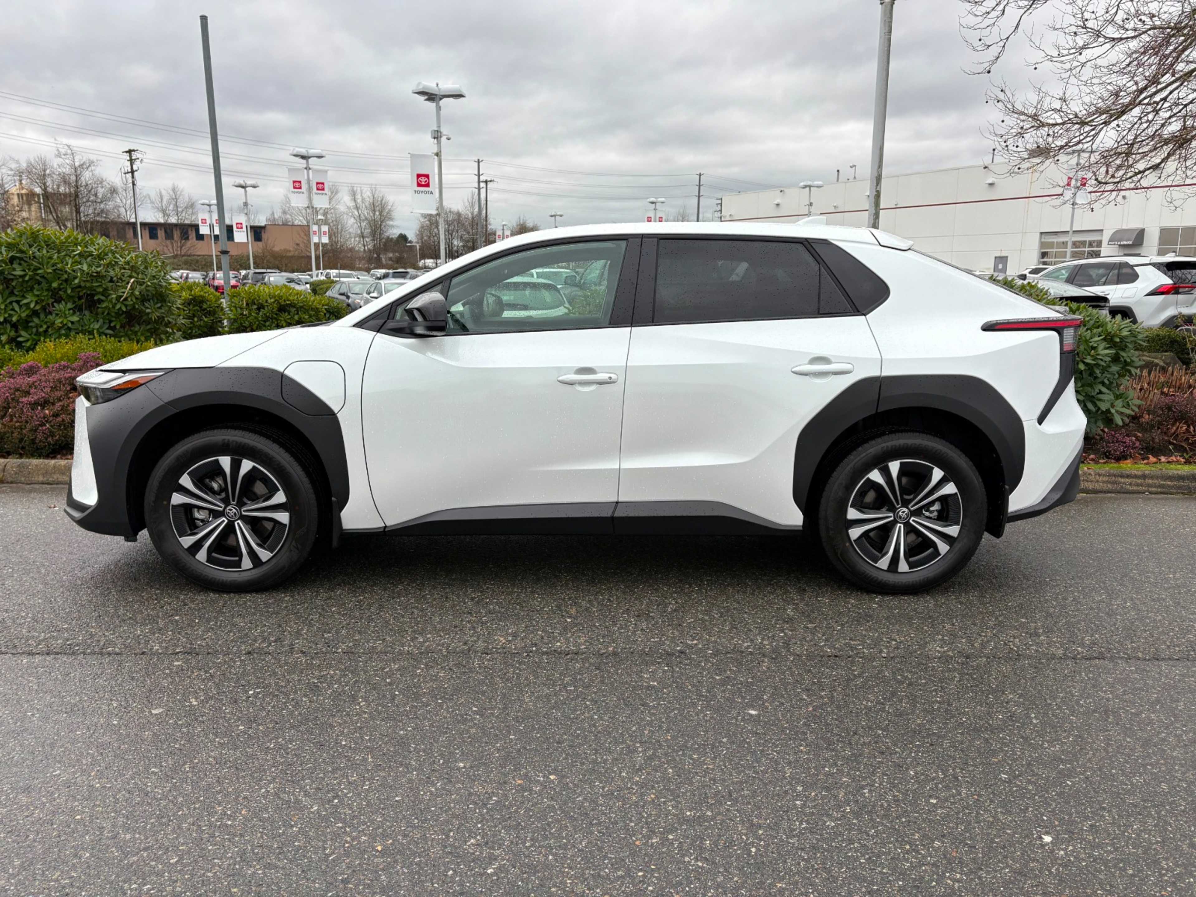 2025 Toyota bZ photo 3